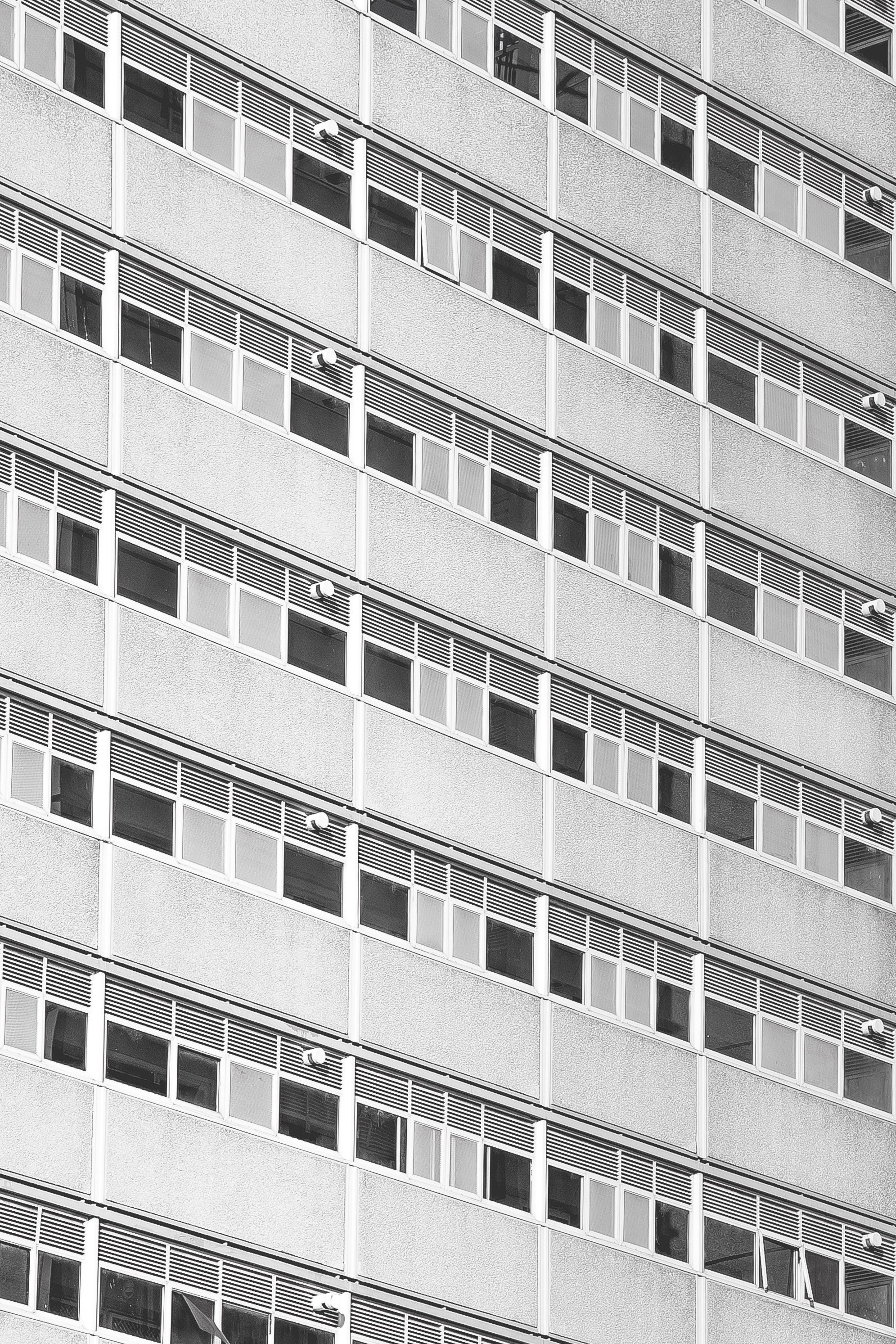 symmetrically designed architect of a high rise apartment building, _exterior side rental building 4k, Phone HD Wallpaper