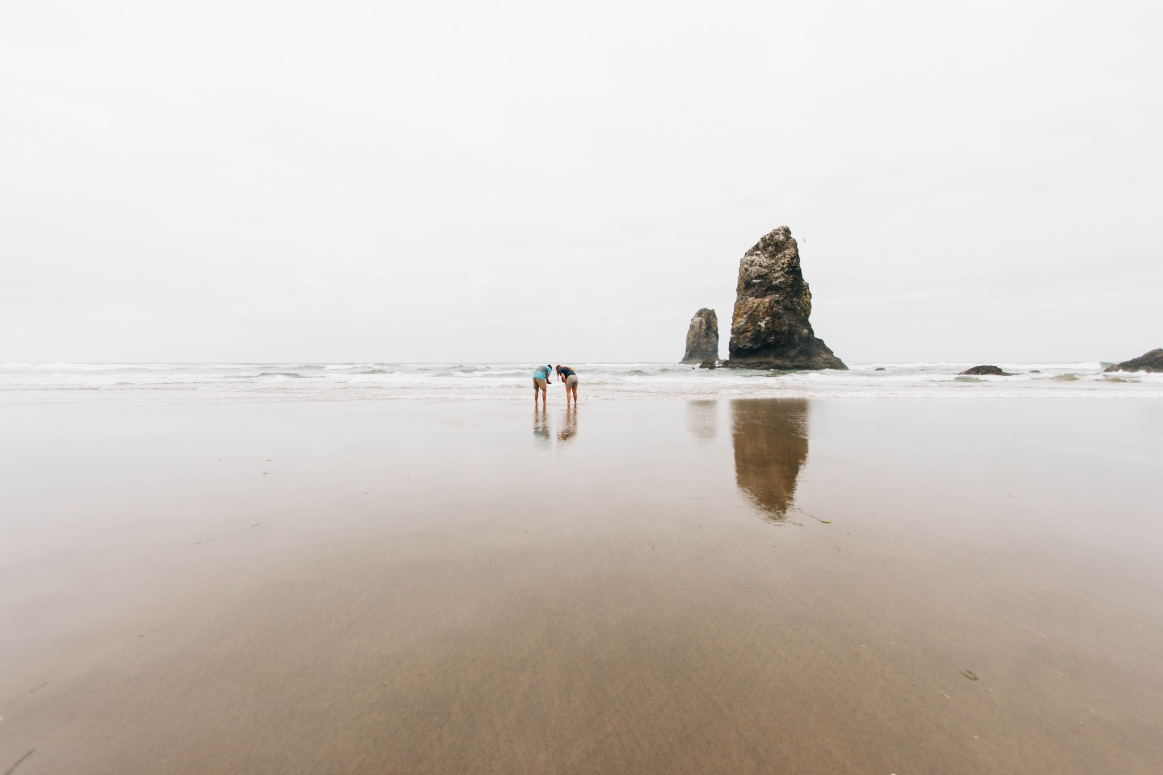 two persons standing on a wet sand beach in oregon, couple on the sand beach 4k, HD Wallpaper