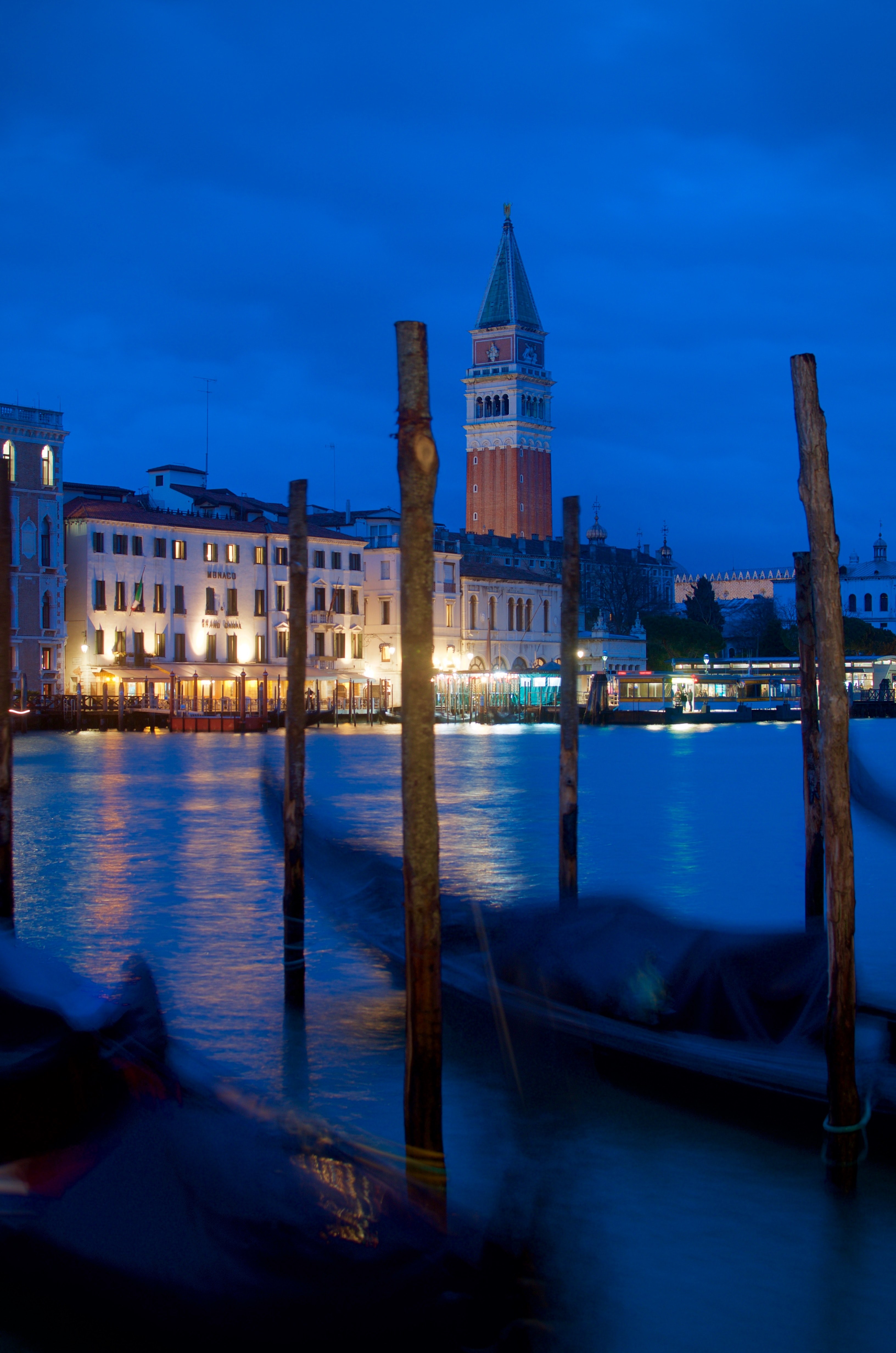 night venice gondola st marks campanile and canal grande hd, 4k, Phone HD Wallpaper