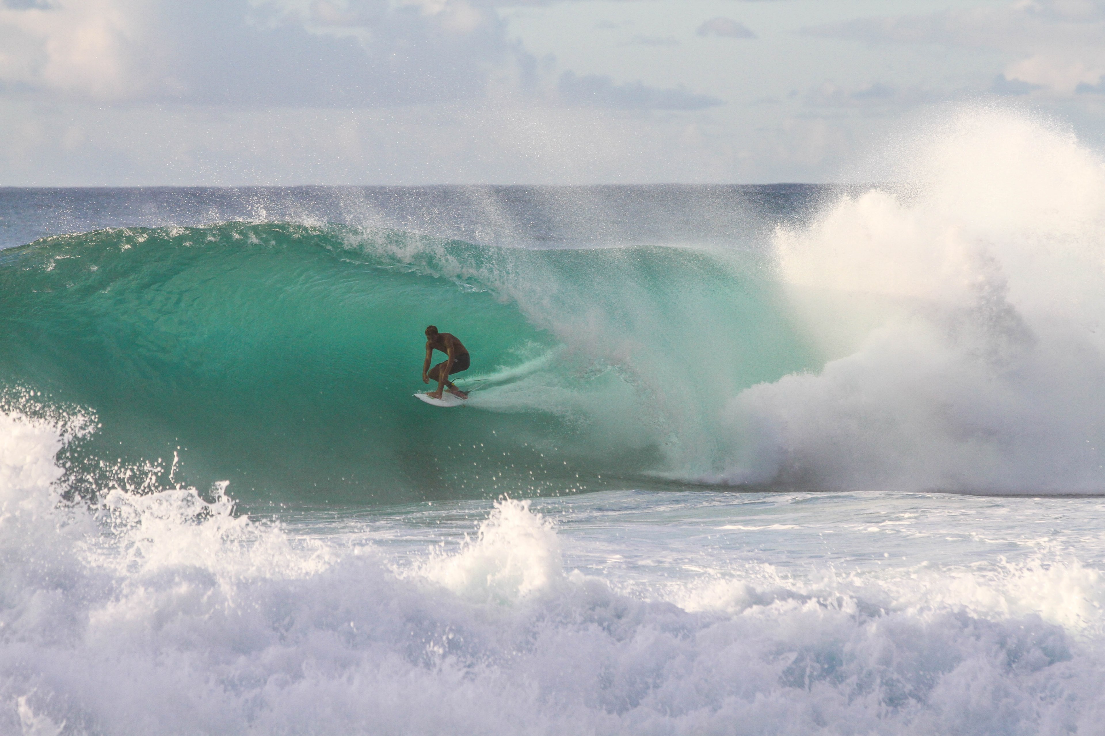 a surfer riding a large wave in the foaming sea at north shore, surfer in the foaming water 4k, HD Wallpaper
