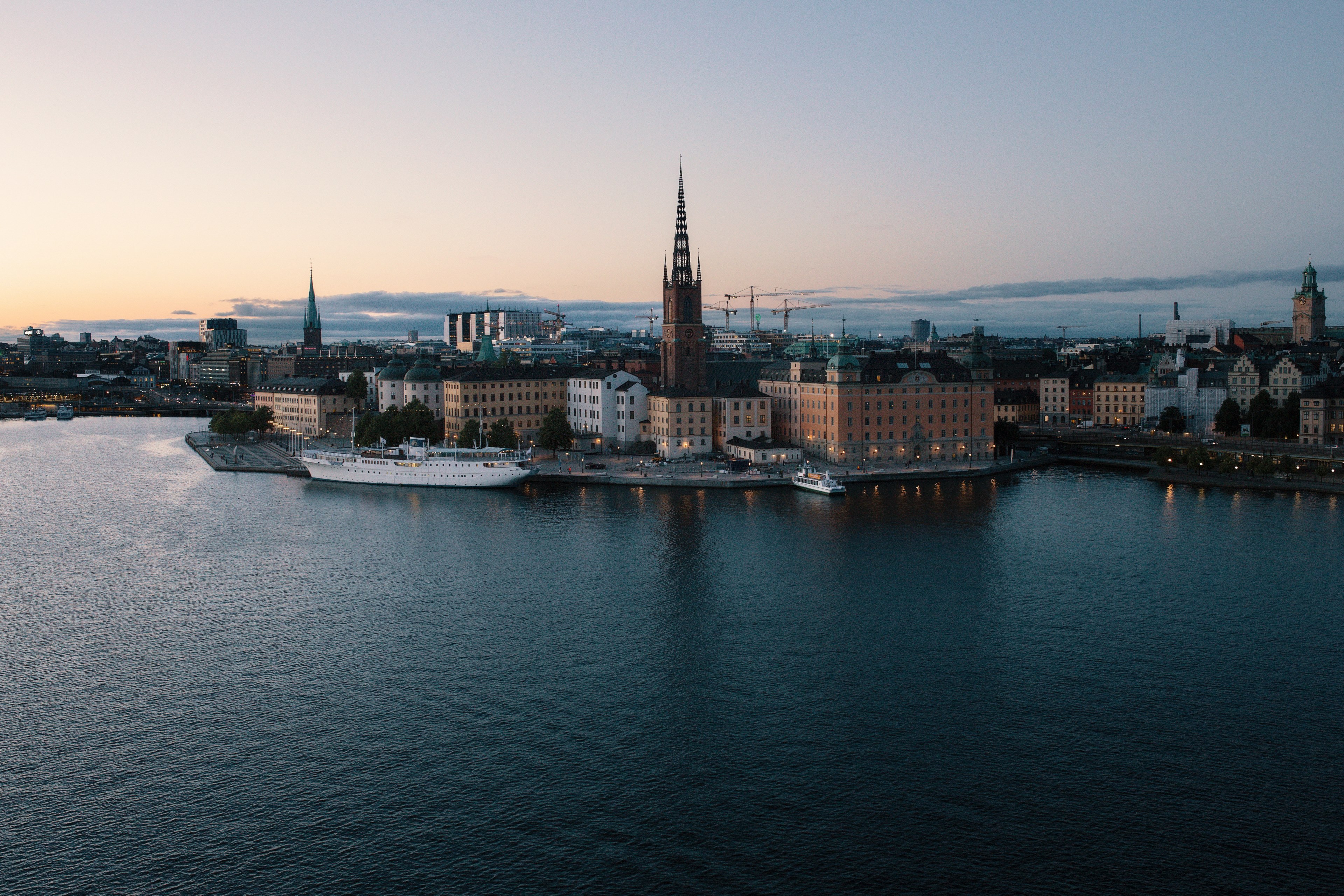 city spire church and water 4k, HD Wallpaper