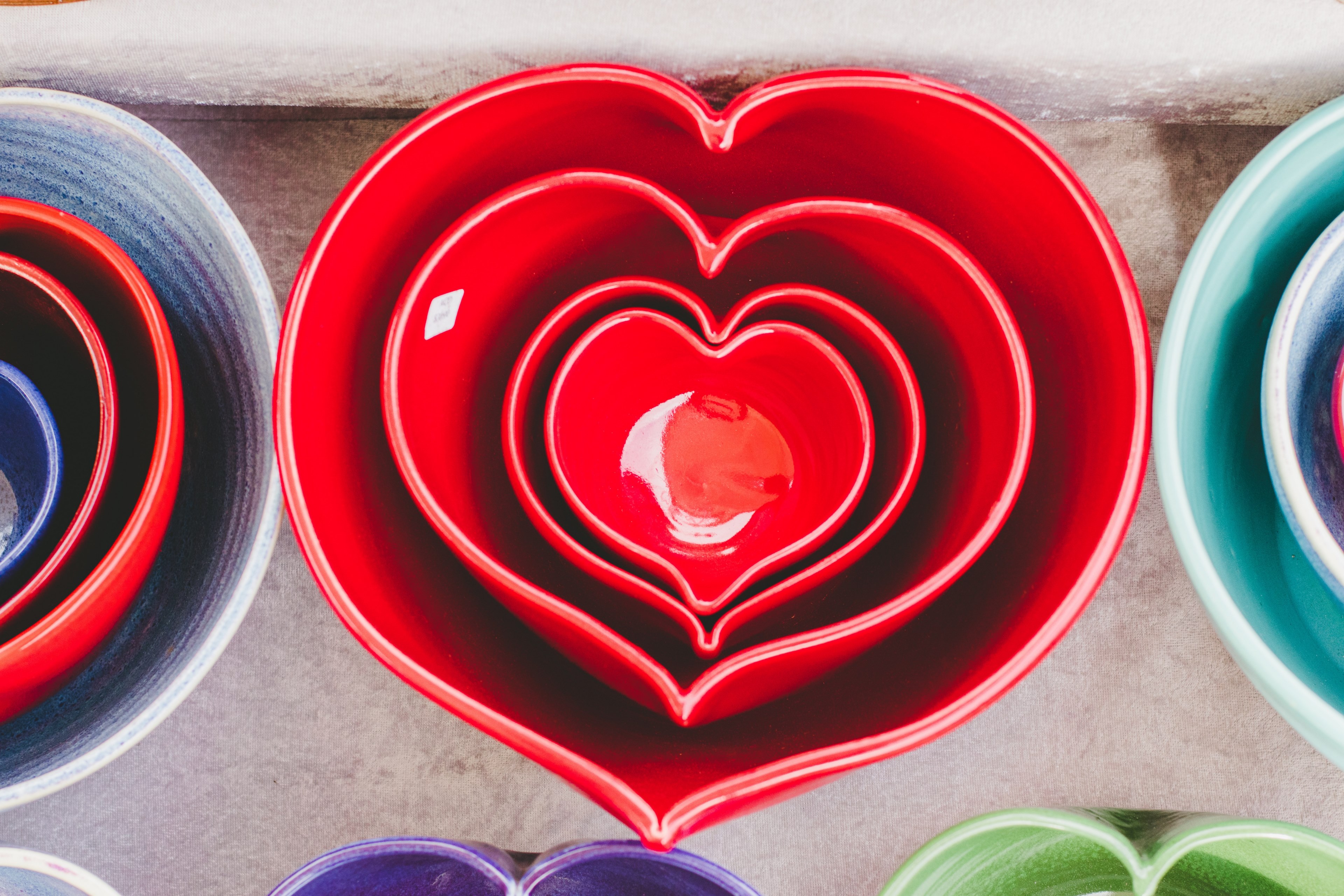 red heart shaped ceramic bowls of different sizes stacked one inside the other, red heart bowls 4k, HD Wallpaper