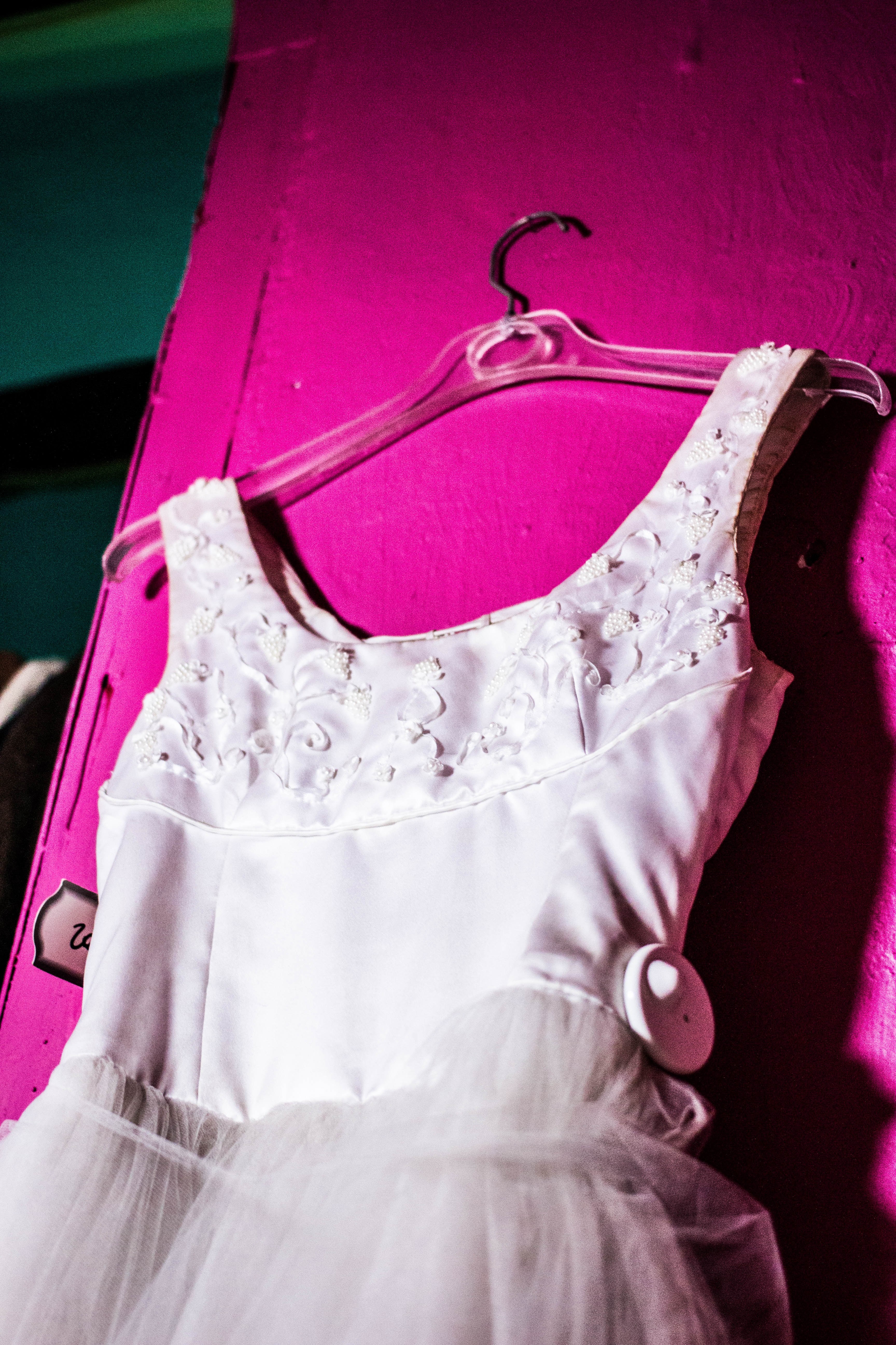 barcelona pink white dress and white hd, 4k, Phone HD Wallpaper