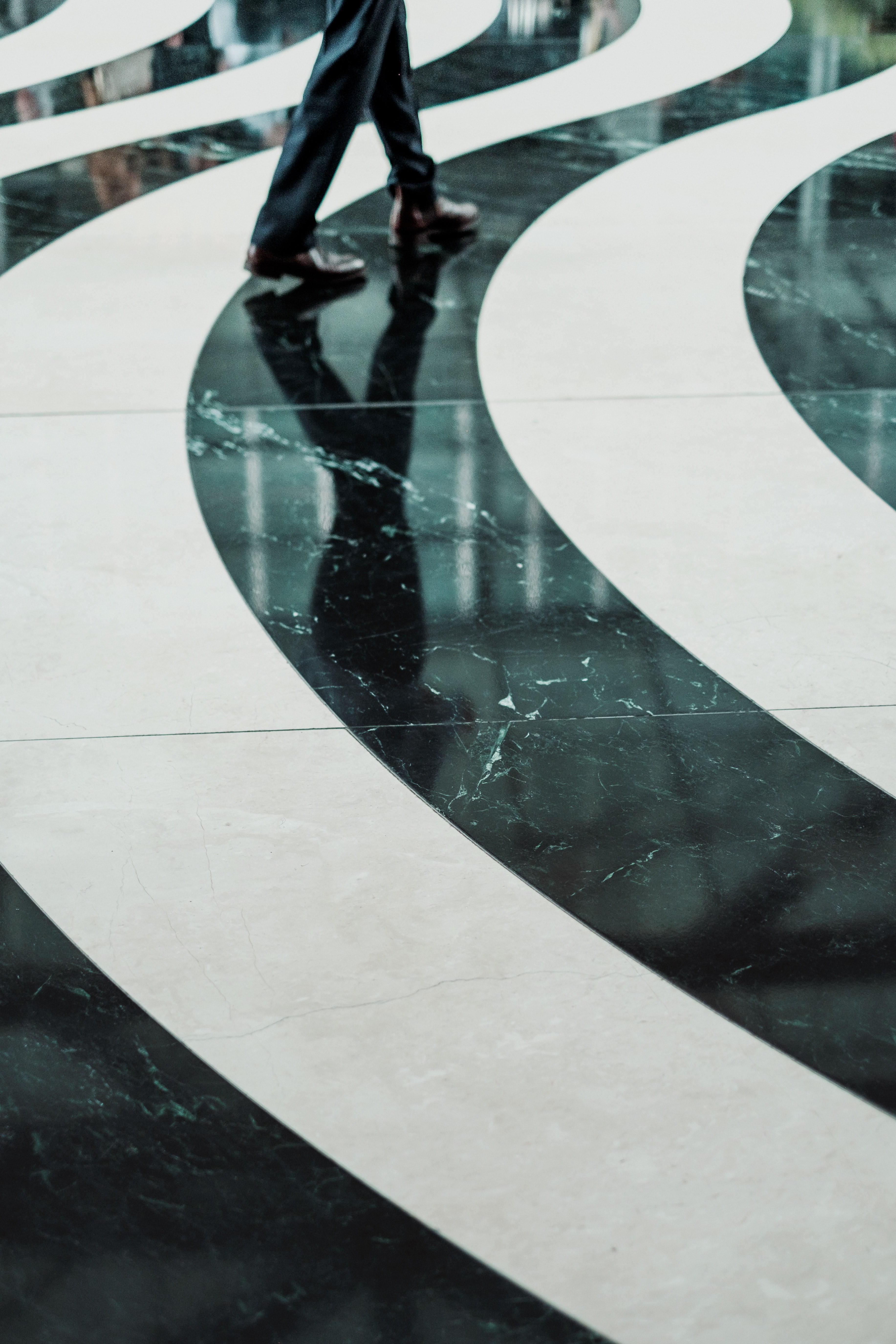 swirling black and white pattern on a marble floor, a wavy path 4k, Phone HD Wallpaper