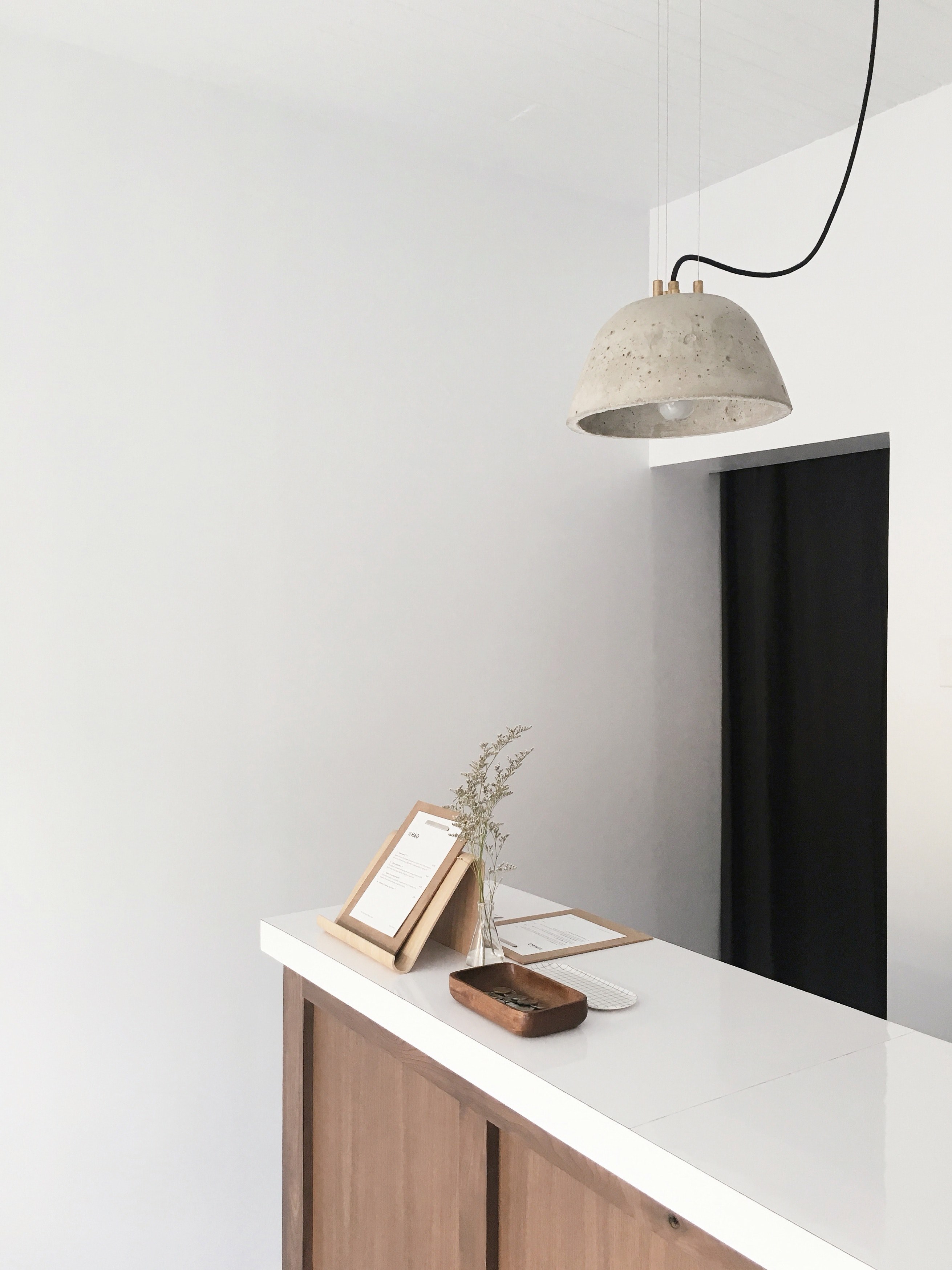 a white wooden counter in a store, welcome to ho 4k, Phone HD Wallpaper