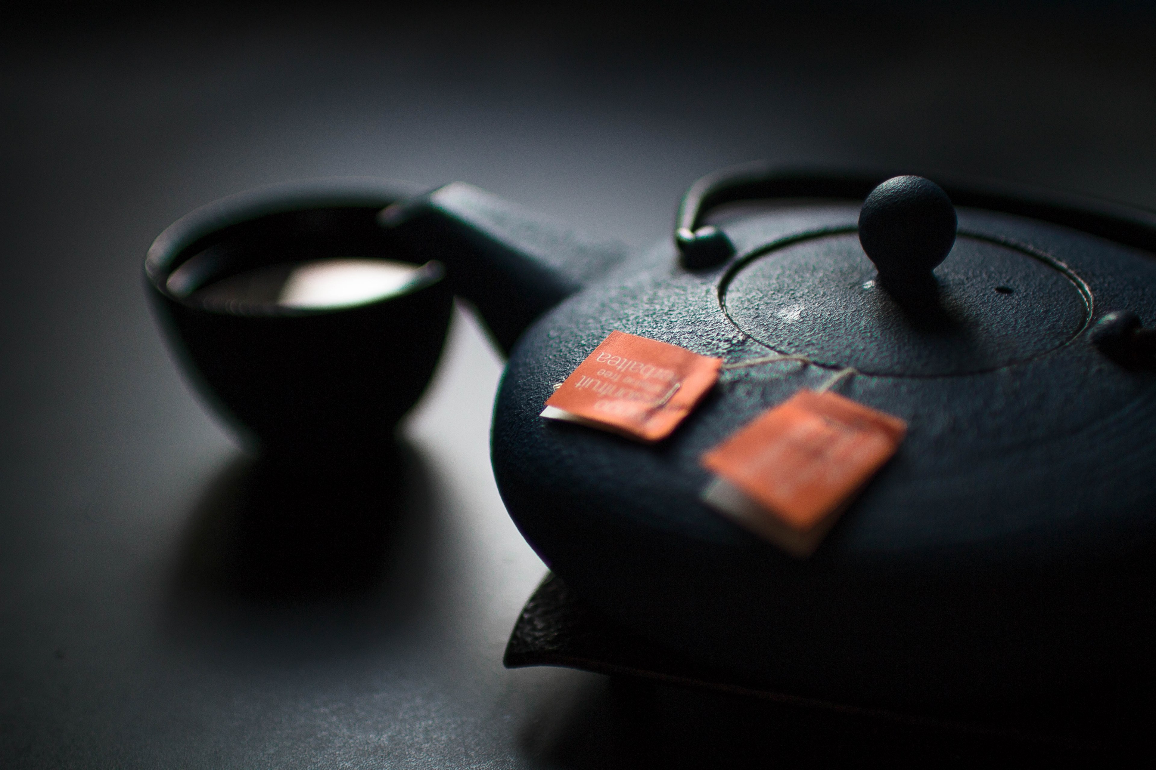 two tea bags in the black ceramic tea pot with a cup, teapot teacup laguna beach 4k, HD Wallpaper