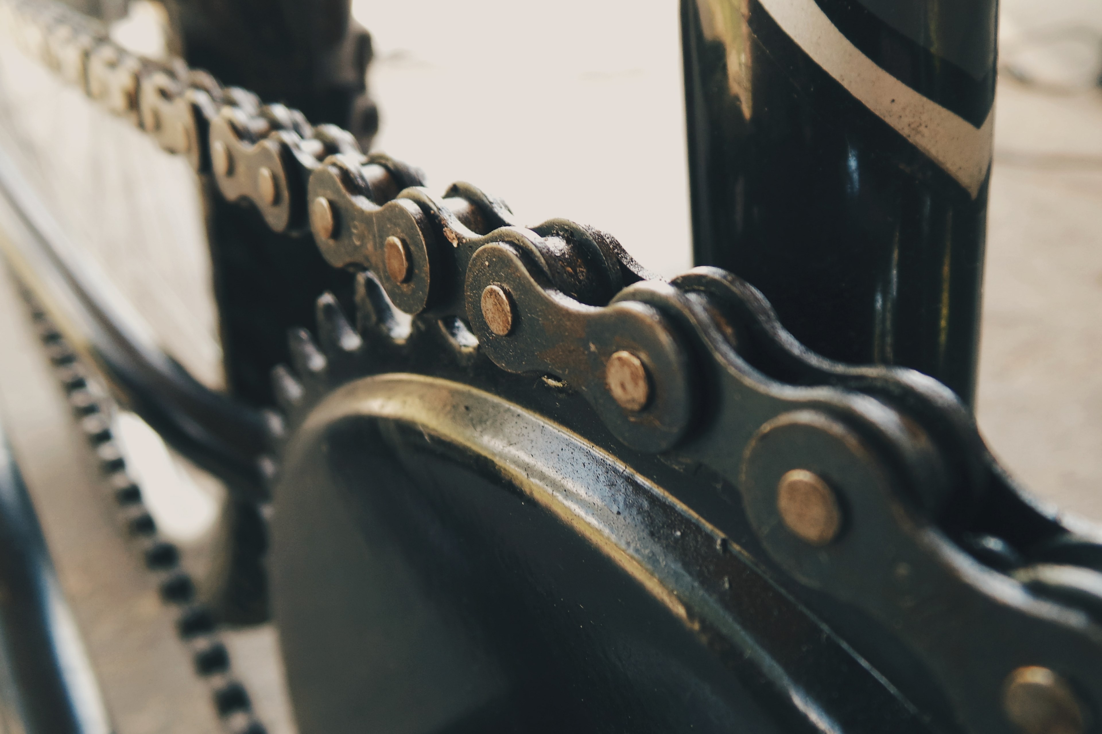 macro corrente chain and wheel 4k, HD Wallpaper