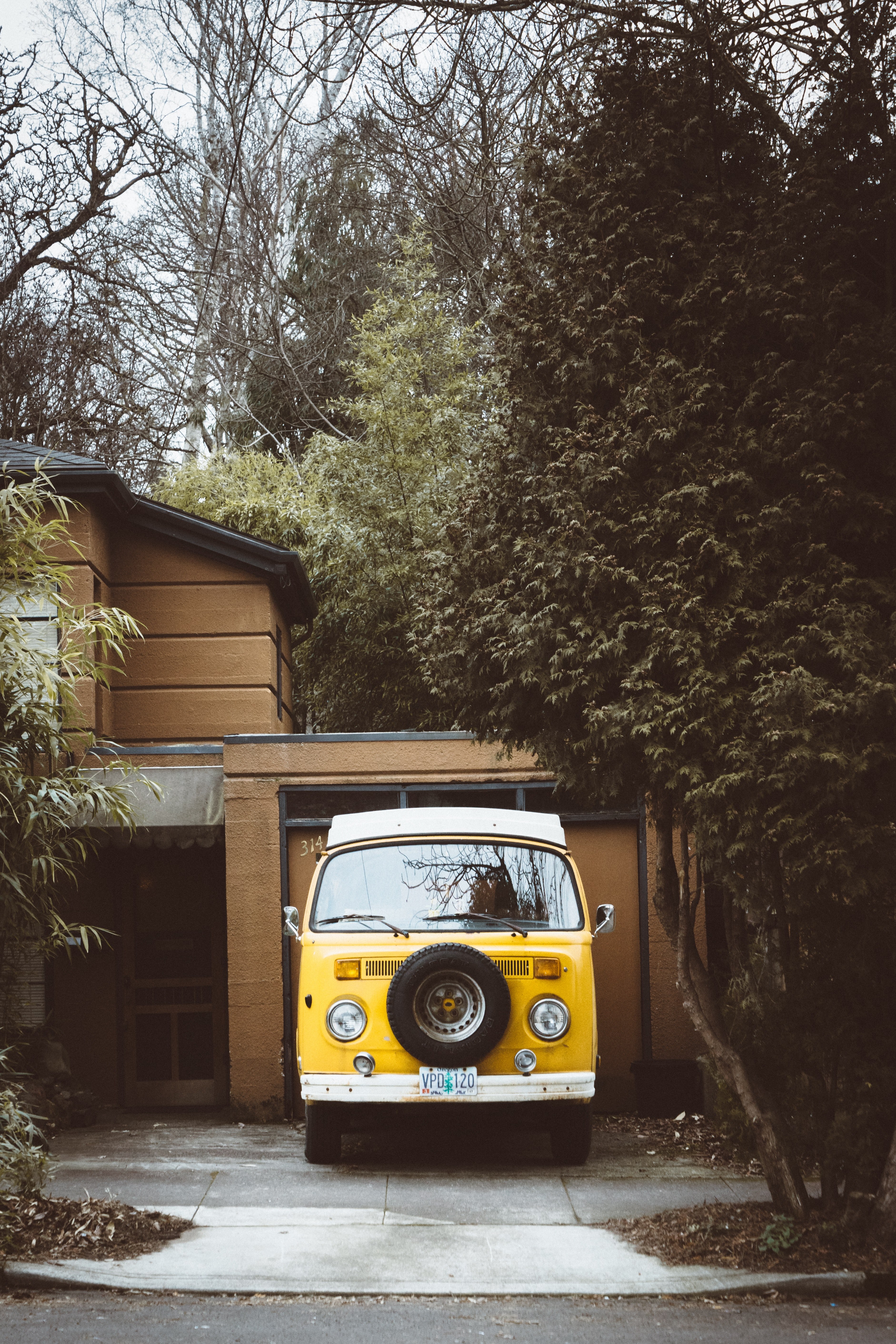 yellow vintage volkswagen parked in a driveway of a brown house with trees in the backyard, i am ready 4k, Phone HD Wallpaper