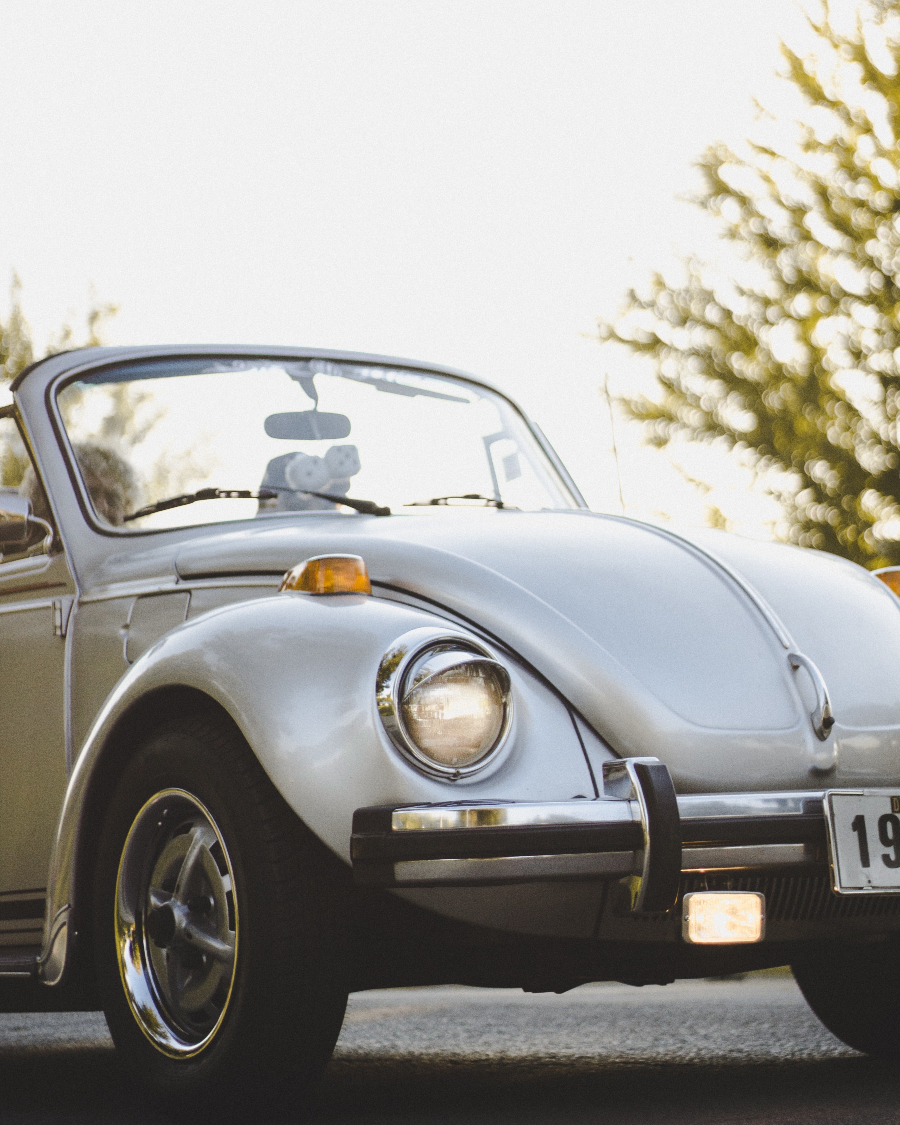 cropped shot of a vintage silver volkswagen beetle convertible, _silver beetle convertible 4k, Phone HD Wallpaper