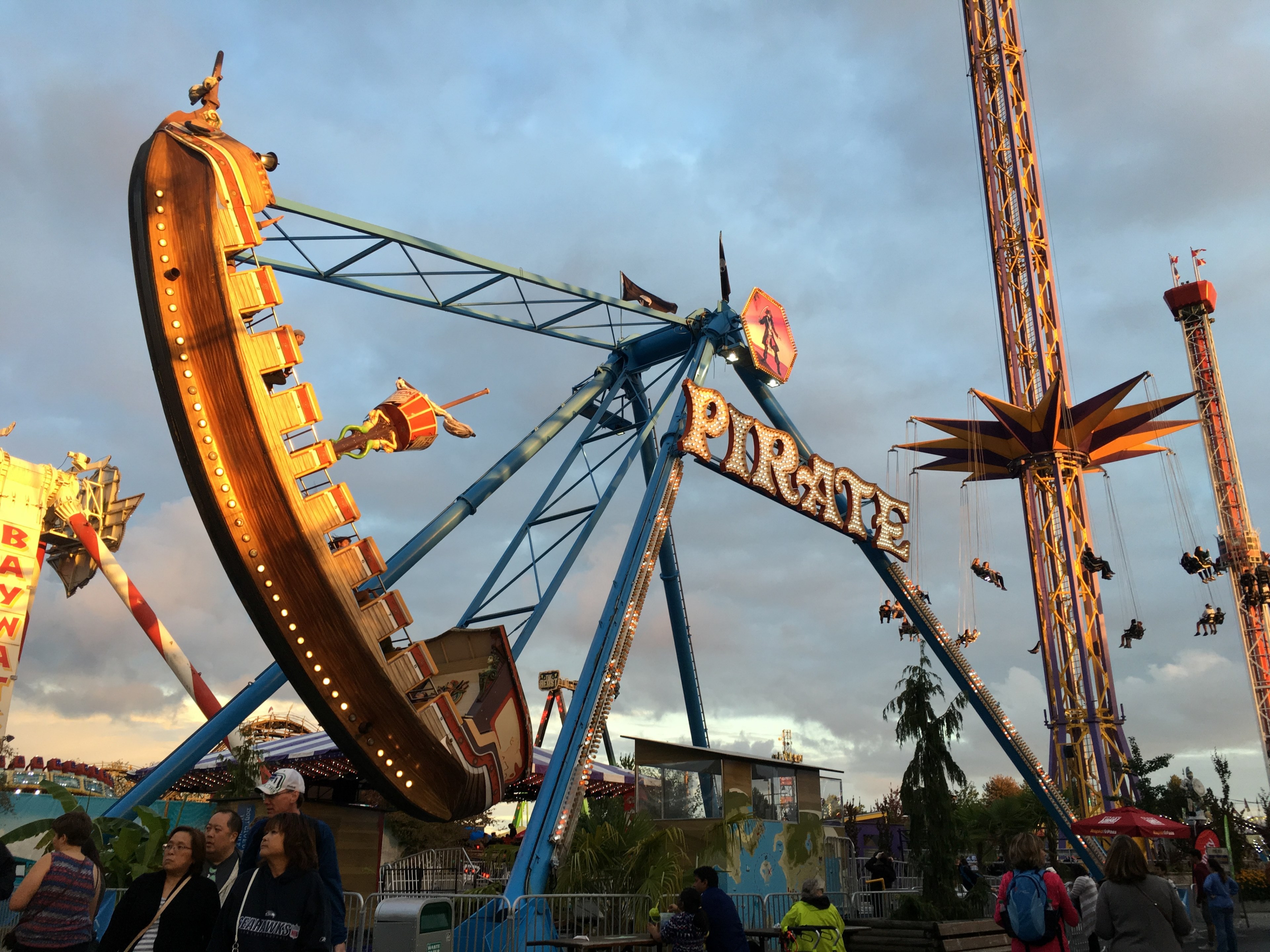 some crazy times at the amusement park 4k, HD Wallpaper