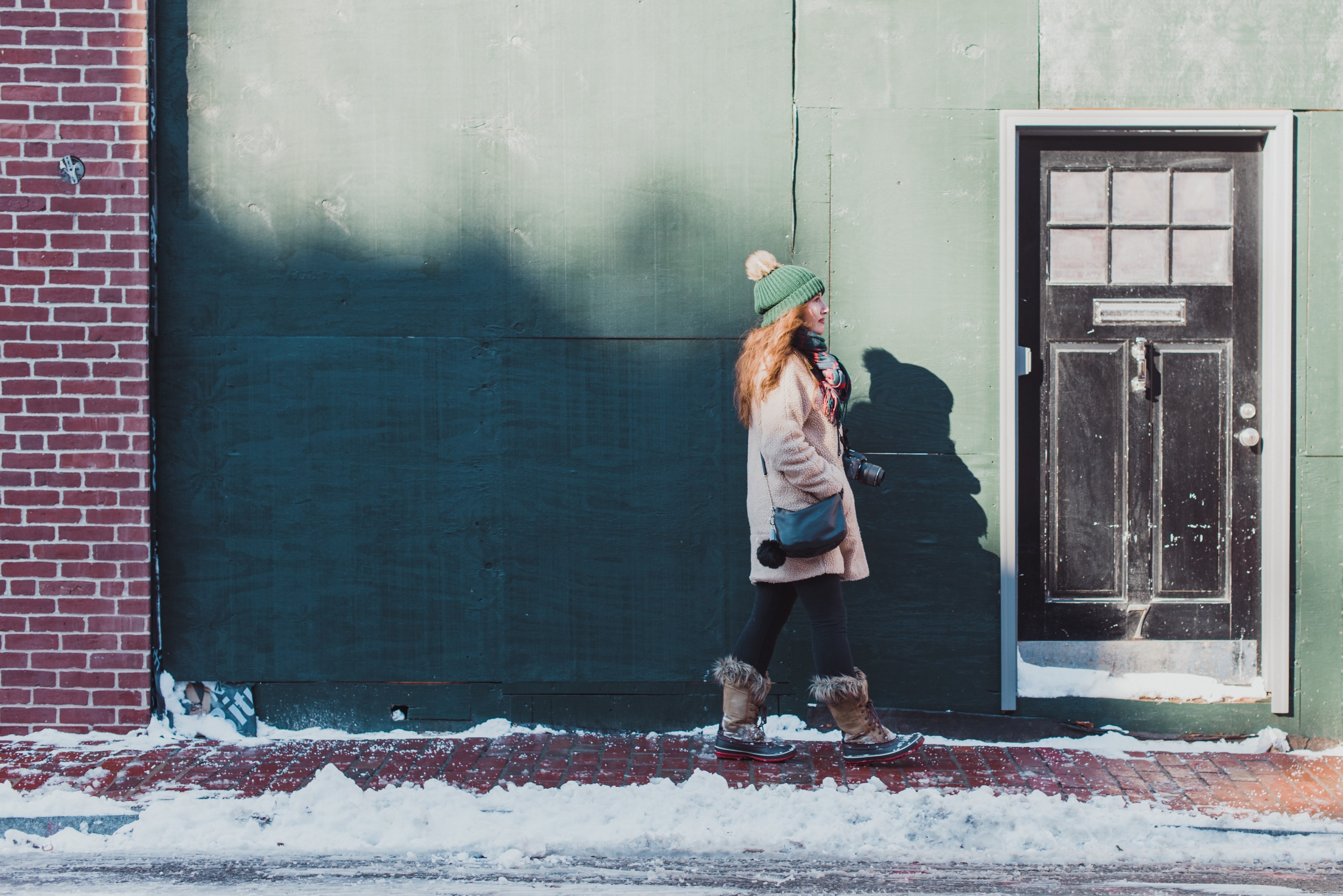when your hat matches the wall 4k, HD Wallpaper
