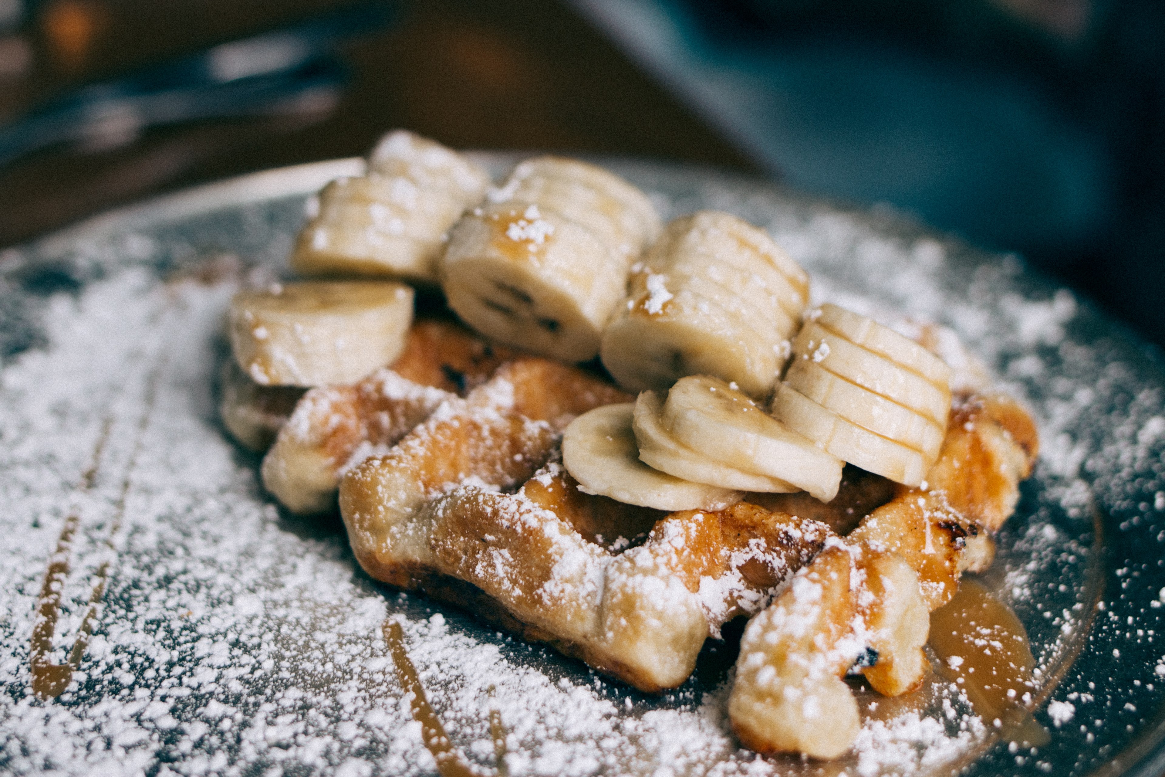 a waffle covered in powdered sugar and waffles in las vegas, sugary breakfast 4k, HD Wallpaper