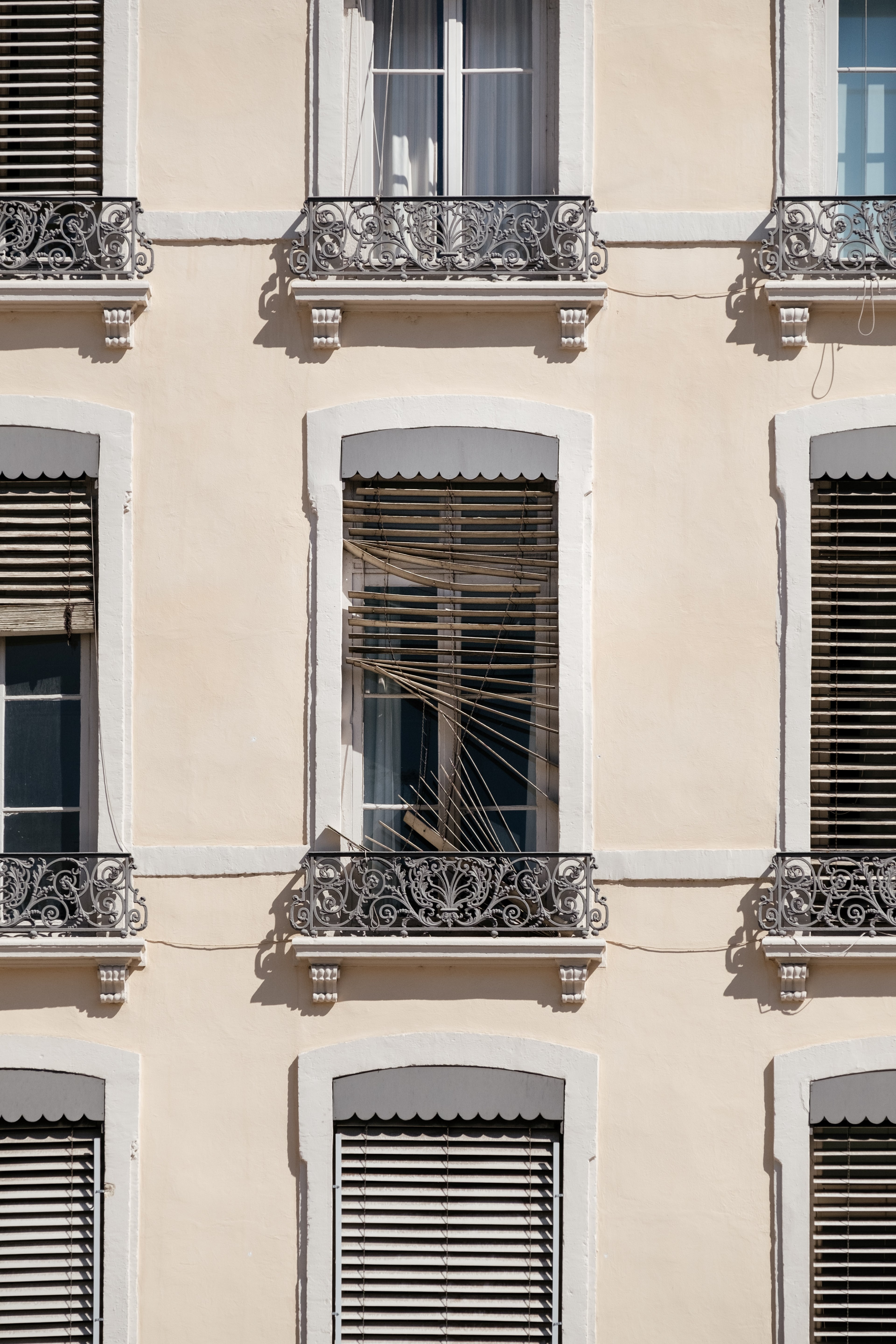 window window blind exterior and broken blind hd, 4k, Phone HD Wallpaper