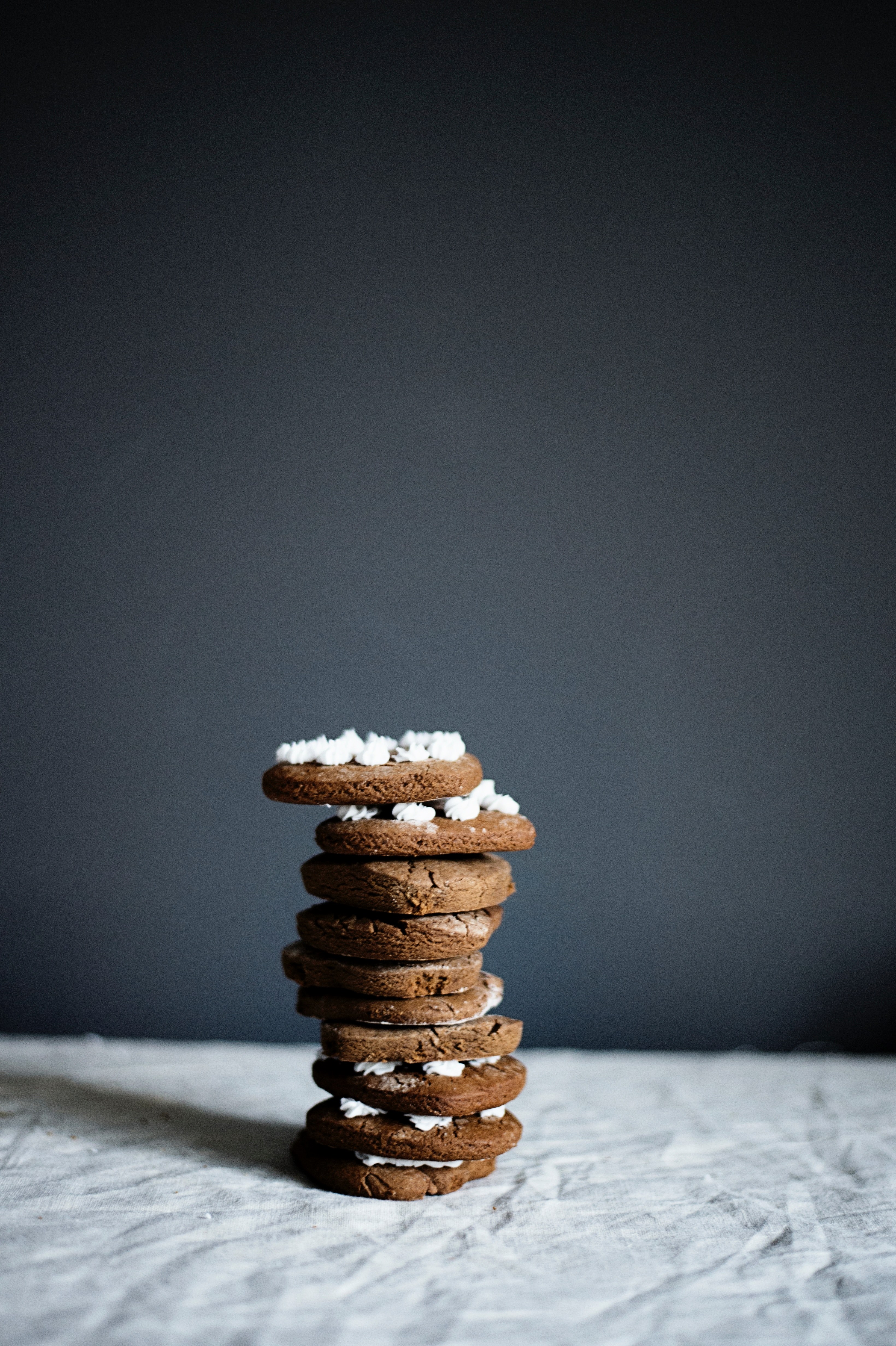 gingerbread cookies stacked 4k, Phone HD Wallpaper