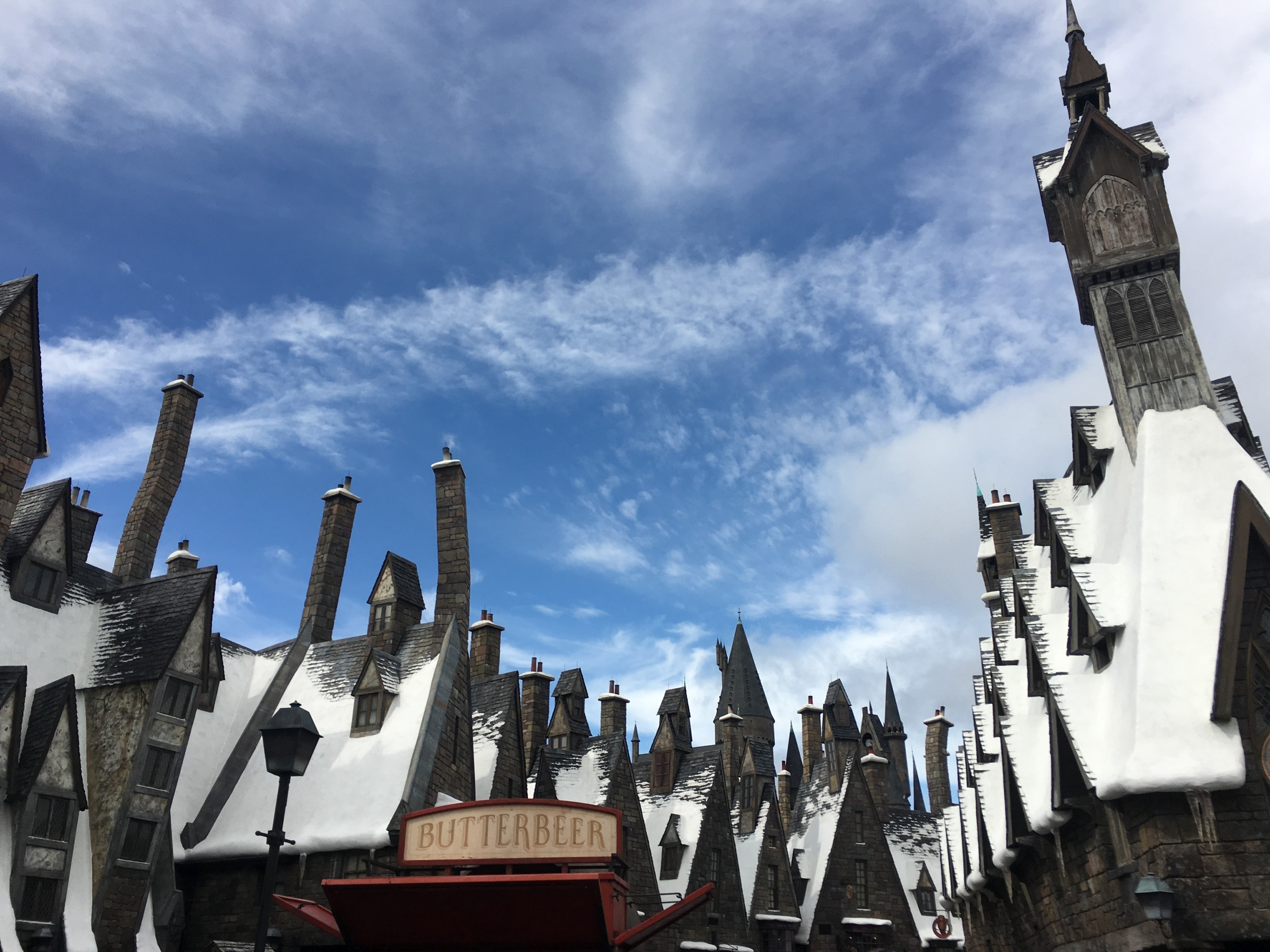 a view of multiple houses with chimneys with butterbeer sign in the middle in southwest orlando orlando florida united states, multiple houses with chimneys 4k, HD Wallpaper