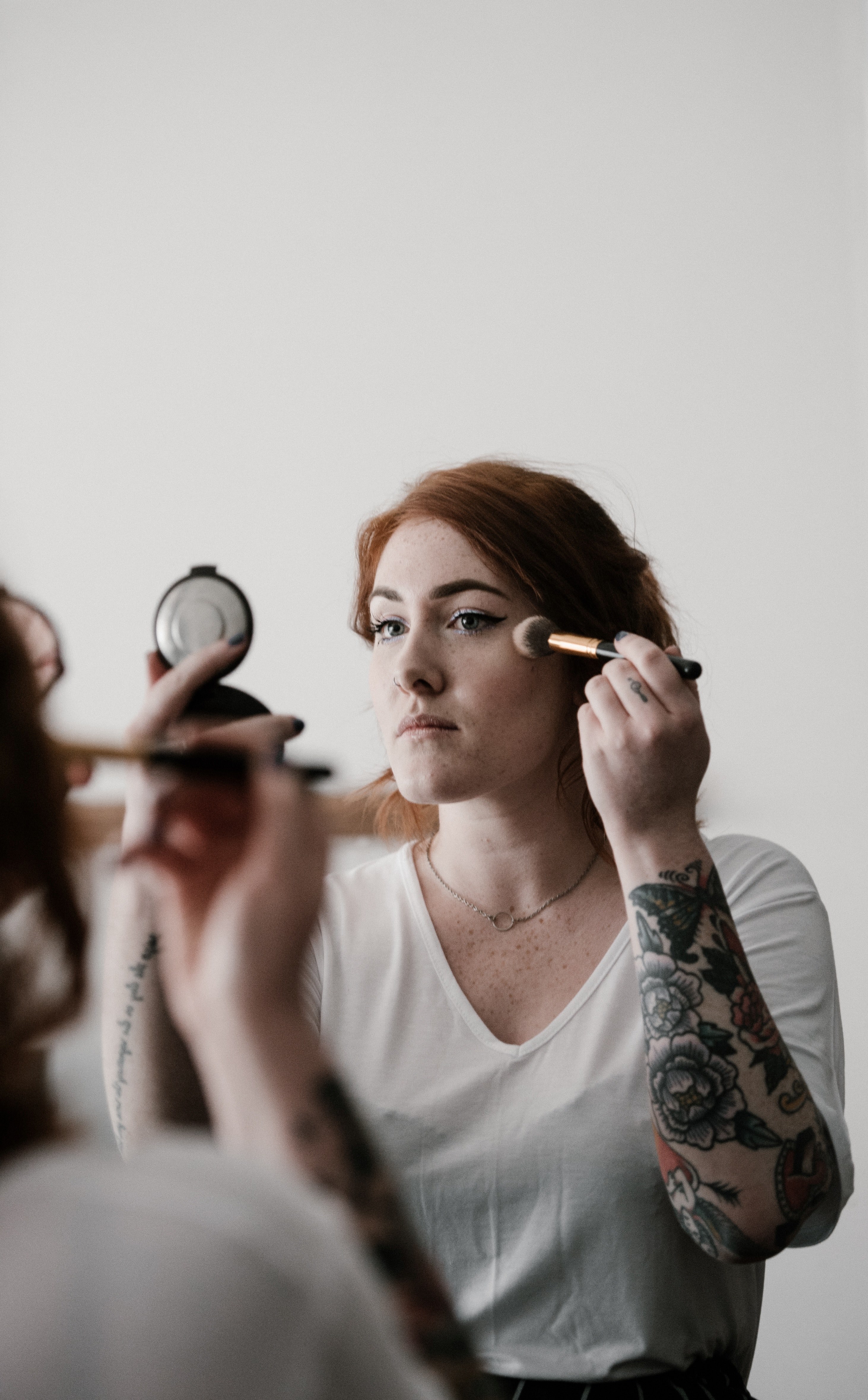 woman applying blusher highlighter make up 4k, Phone HD Wallpaper