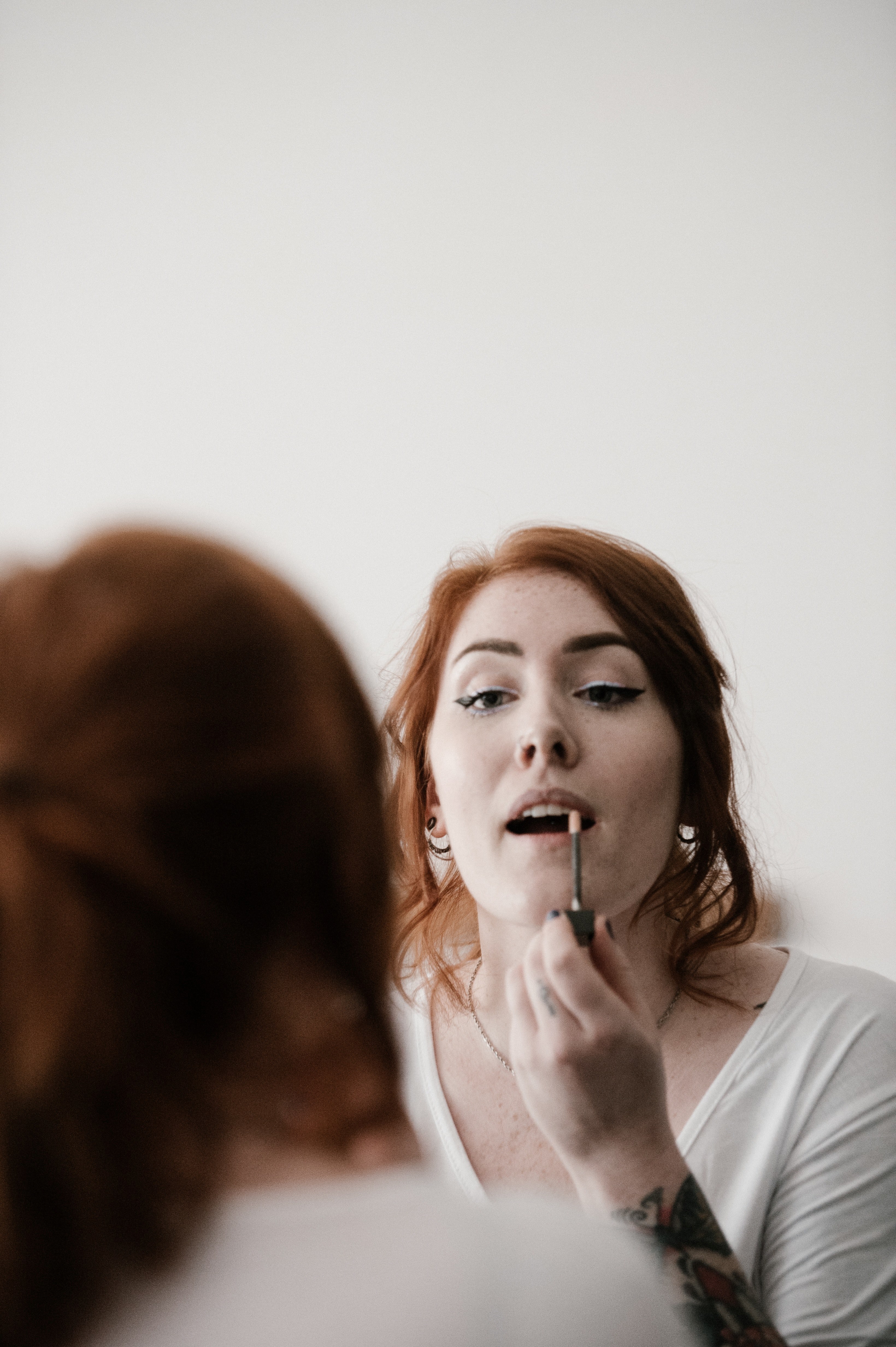 woman applying lipstick make up 4k, Phone HD Wallpaper