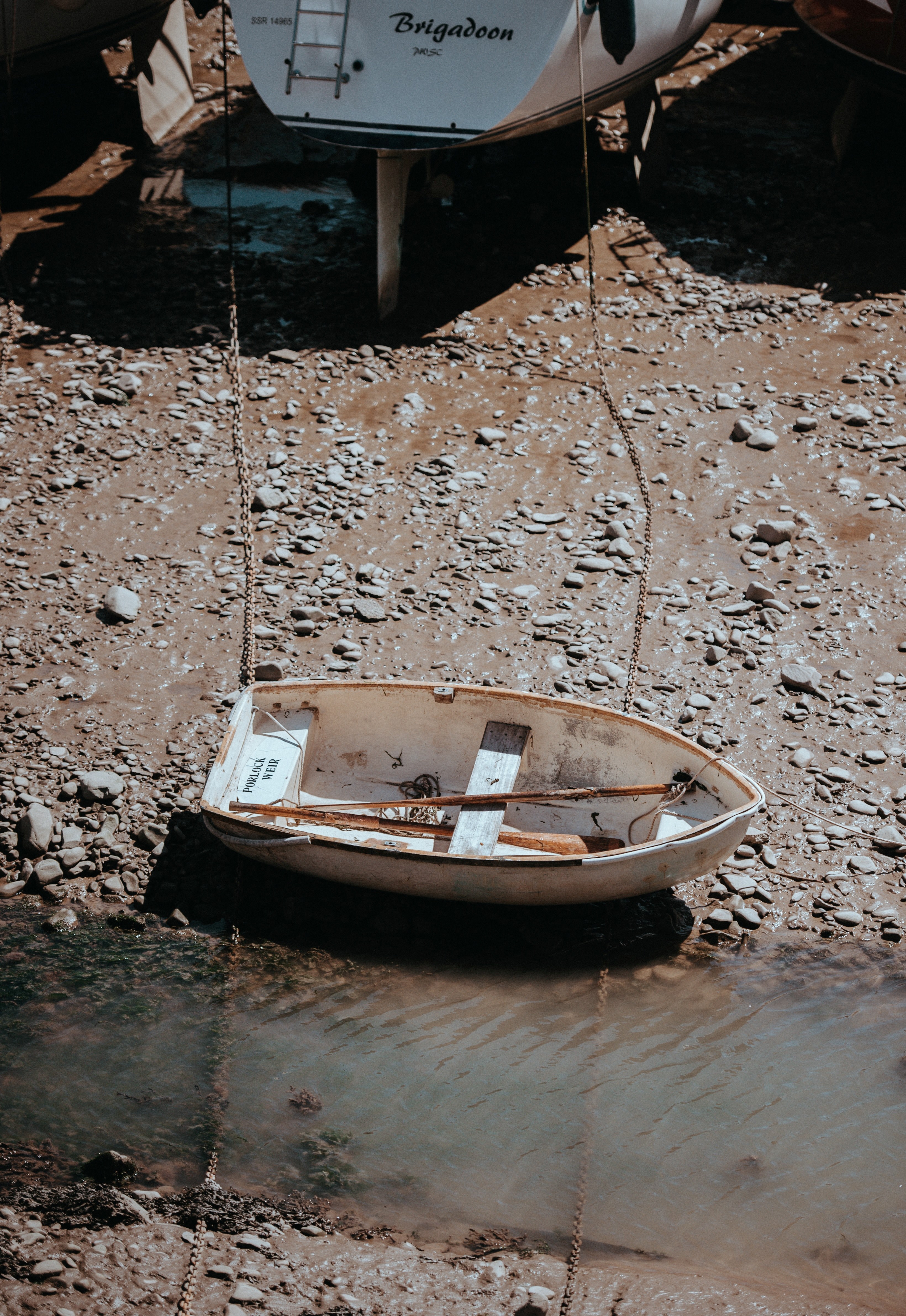 boat low tide 4k, Phone HD Wallpaper
