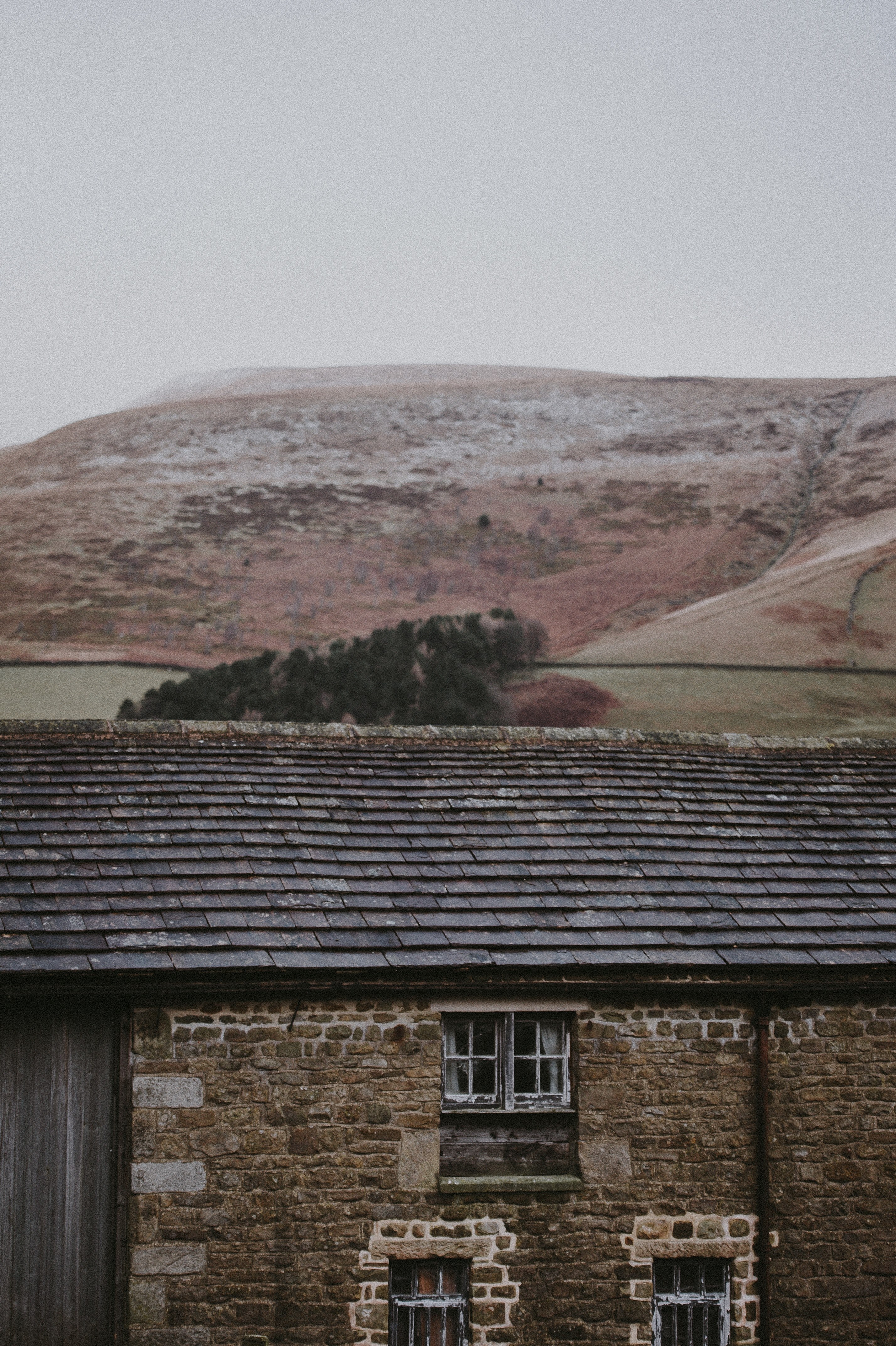 deserted barn 4k, Phone HD Wallpaper