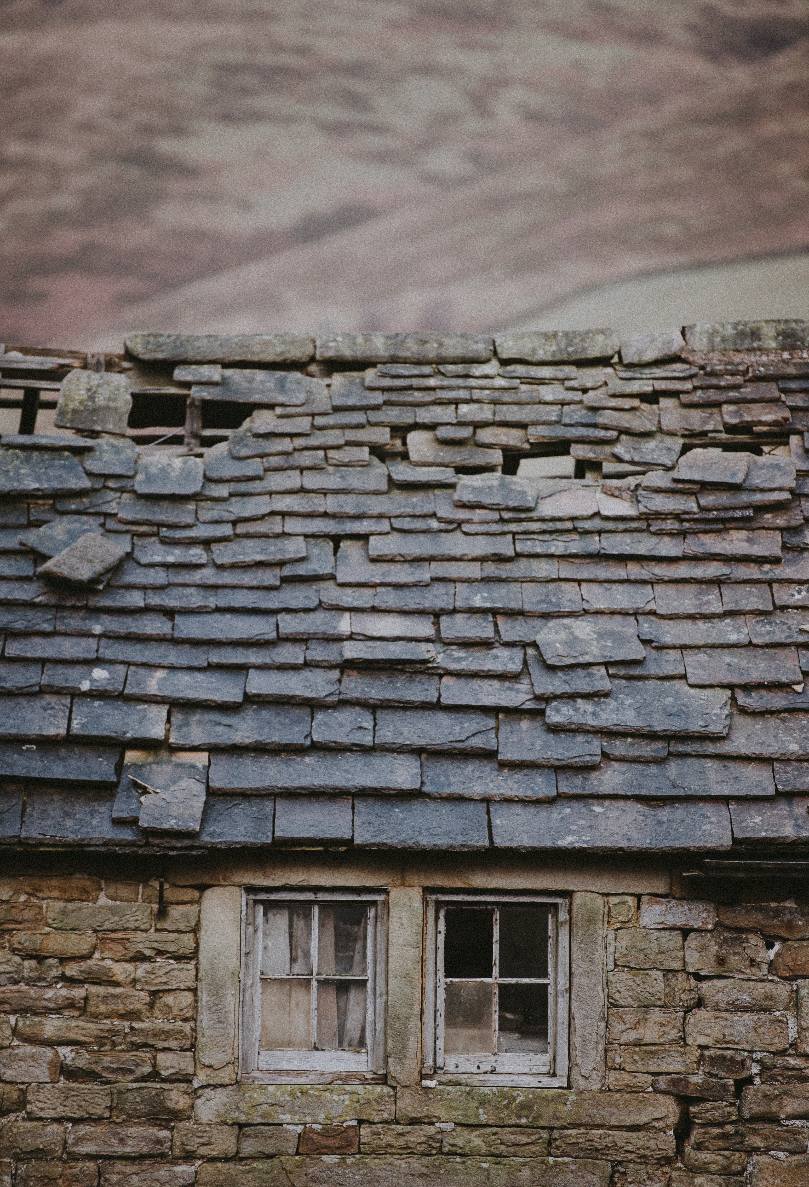 abandoned barn 4k, Phone HD Wallpaper