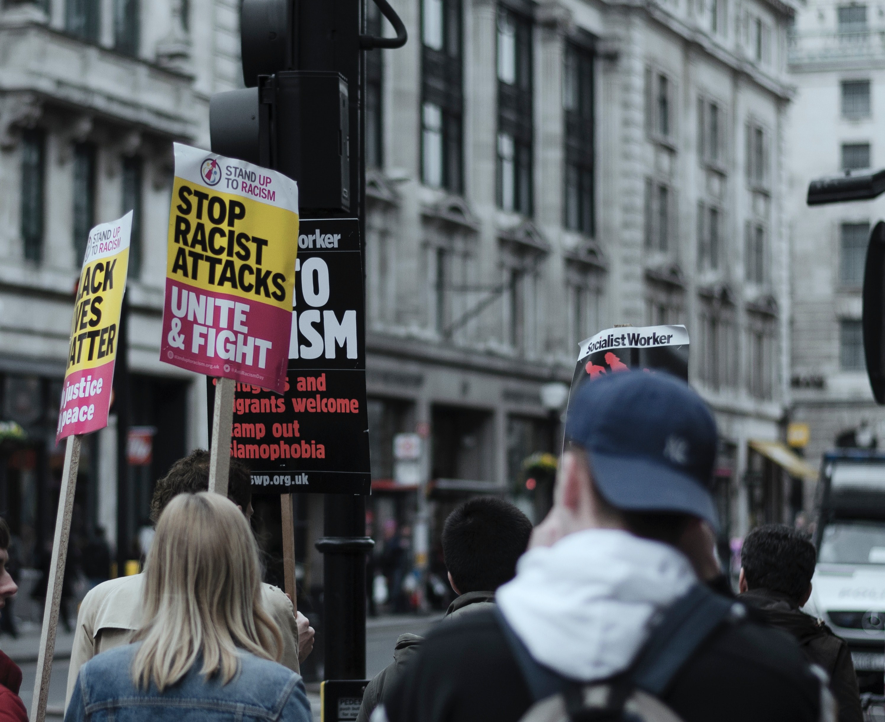 people with protest signs in oxford street london, around anti racism protesters in london 4k, HD Wallpaper