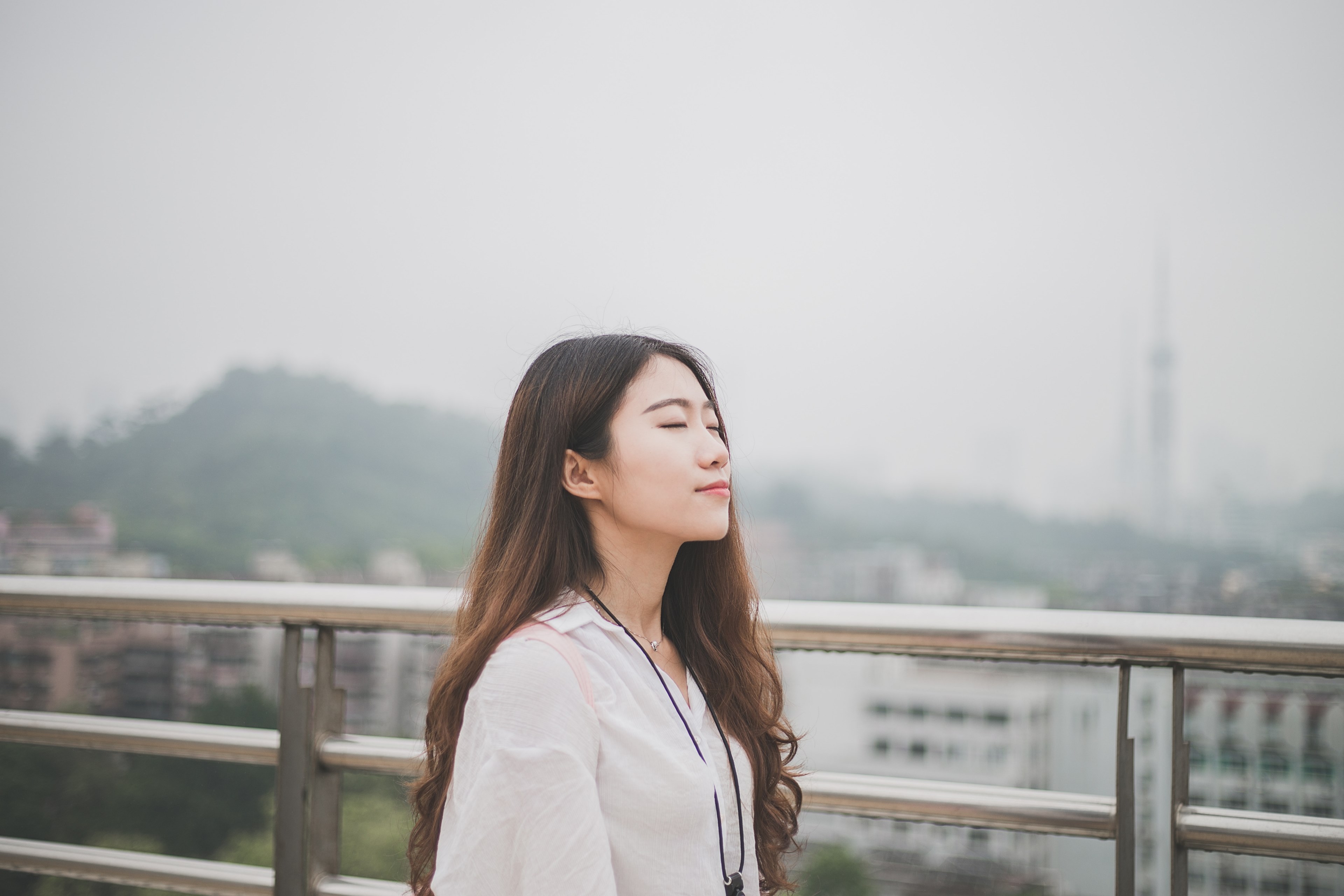 a young woman with her eyes closed with buildings in the background, _woman with eyes closed 4k, HD Wallpaper
