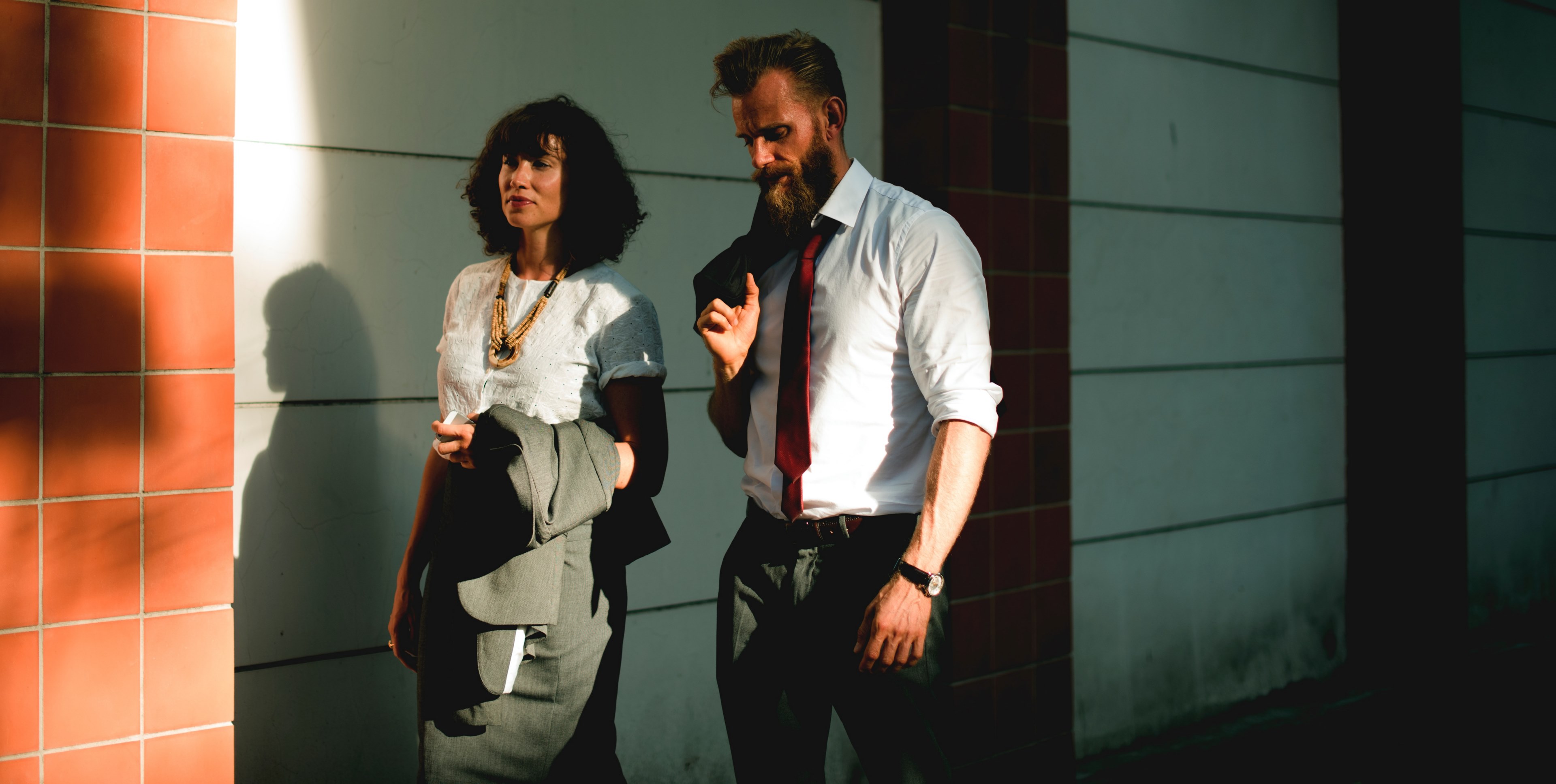 colleague walking street and commuter 4k, HD Wallpaper