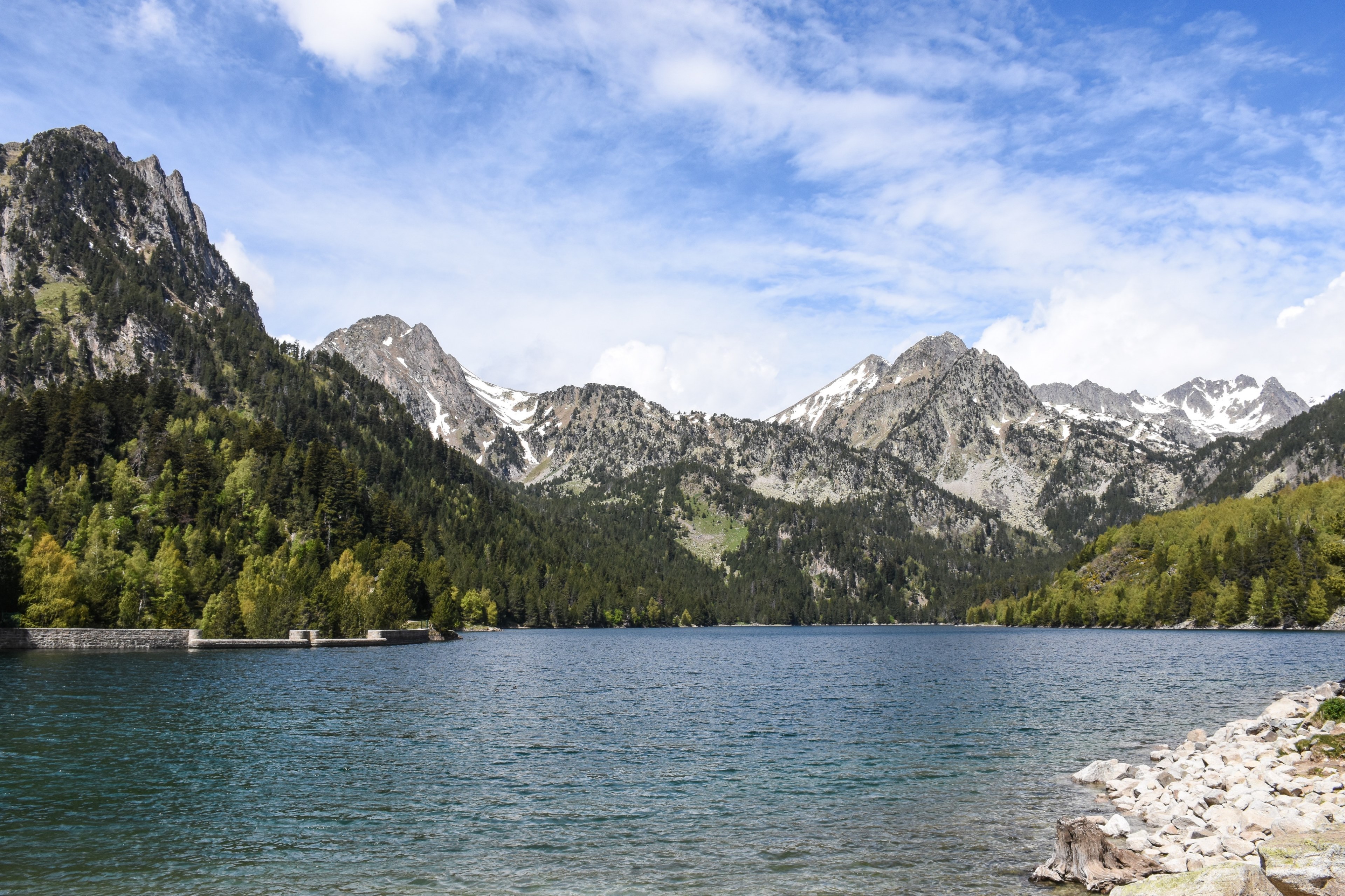 a choppy mountain lake under patchy clouds, peaceful mountain lake 4k, HD Wallpaper