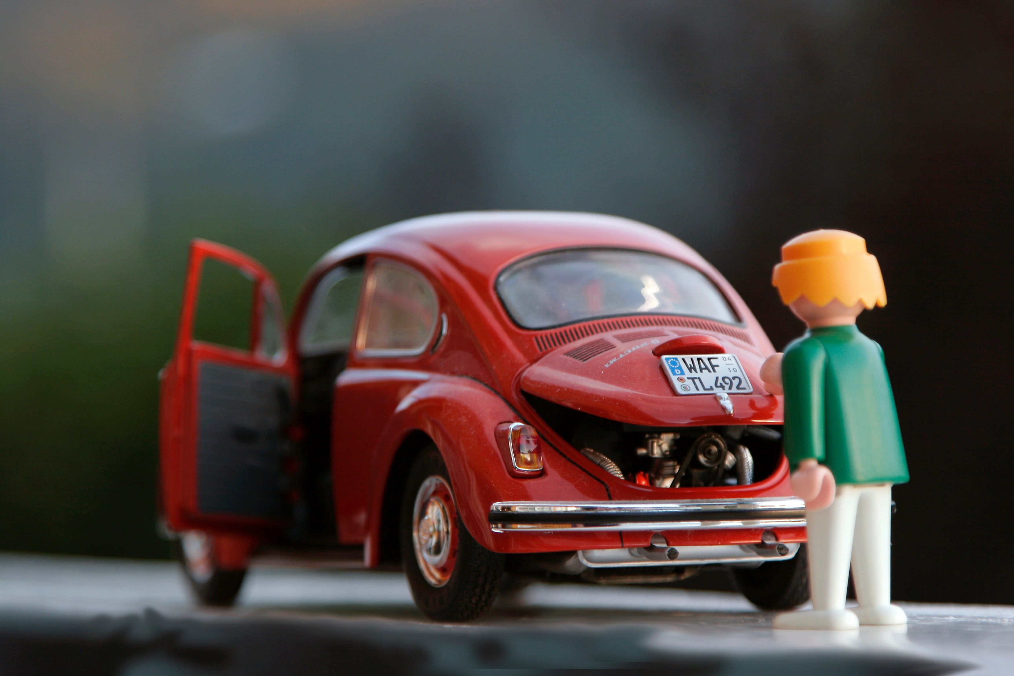playmobil toy red beetle with a woman pretending to go into the trunk, red beetle toy car playmobil 4k, HD Wallpaper