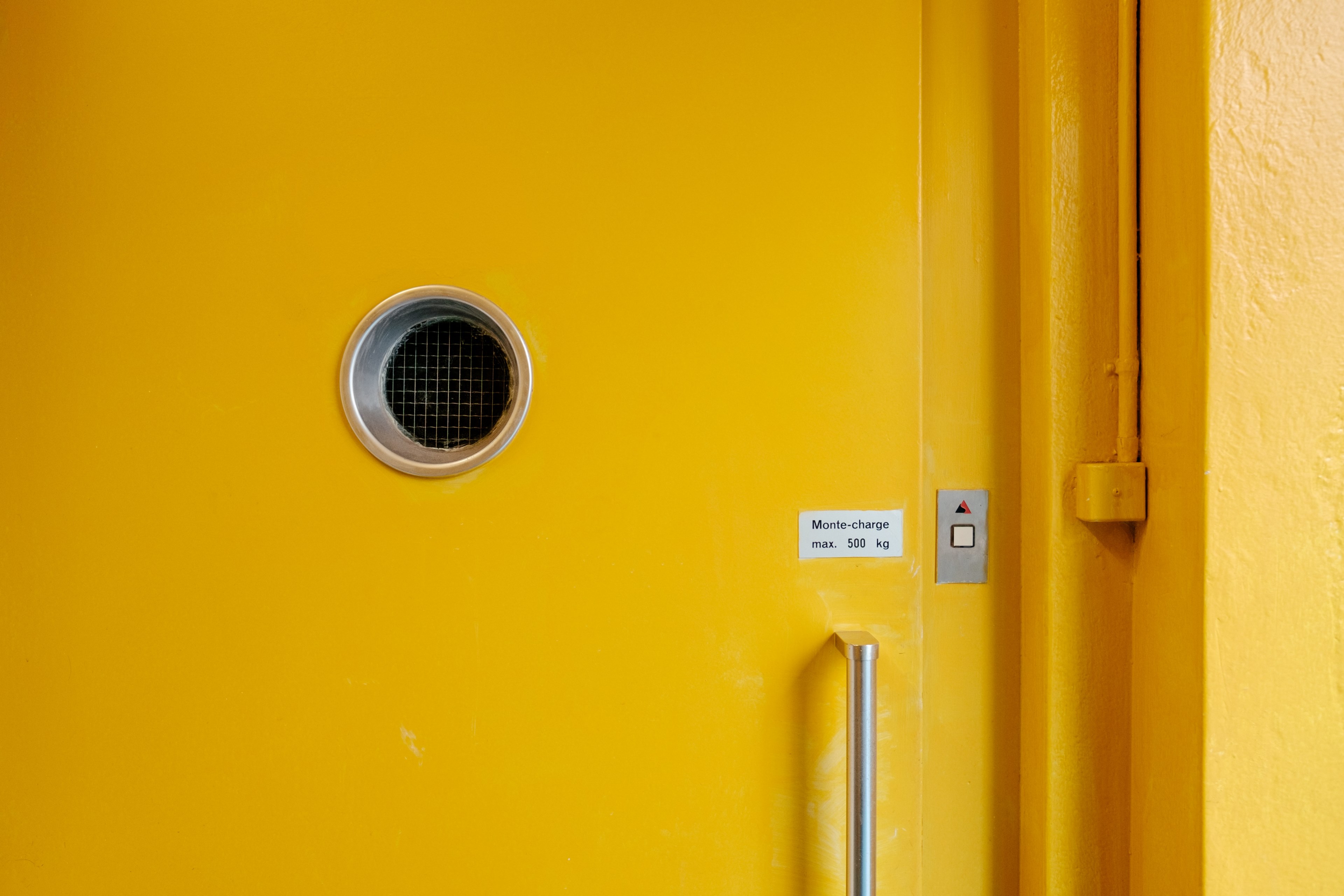 yellow door elevator and lift 4k, HD Wallpaper
