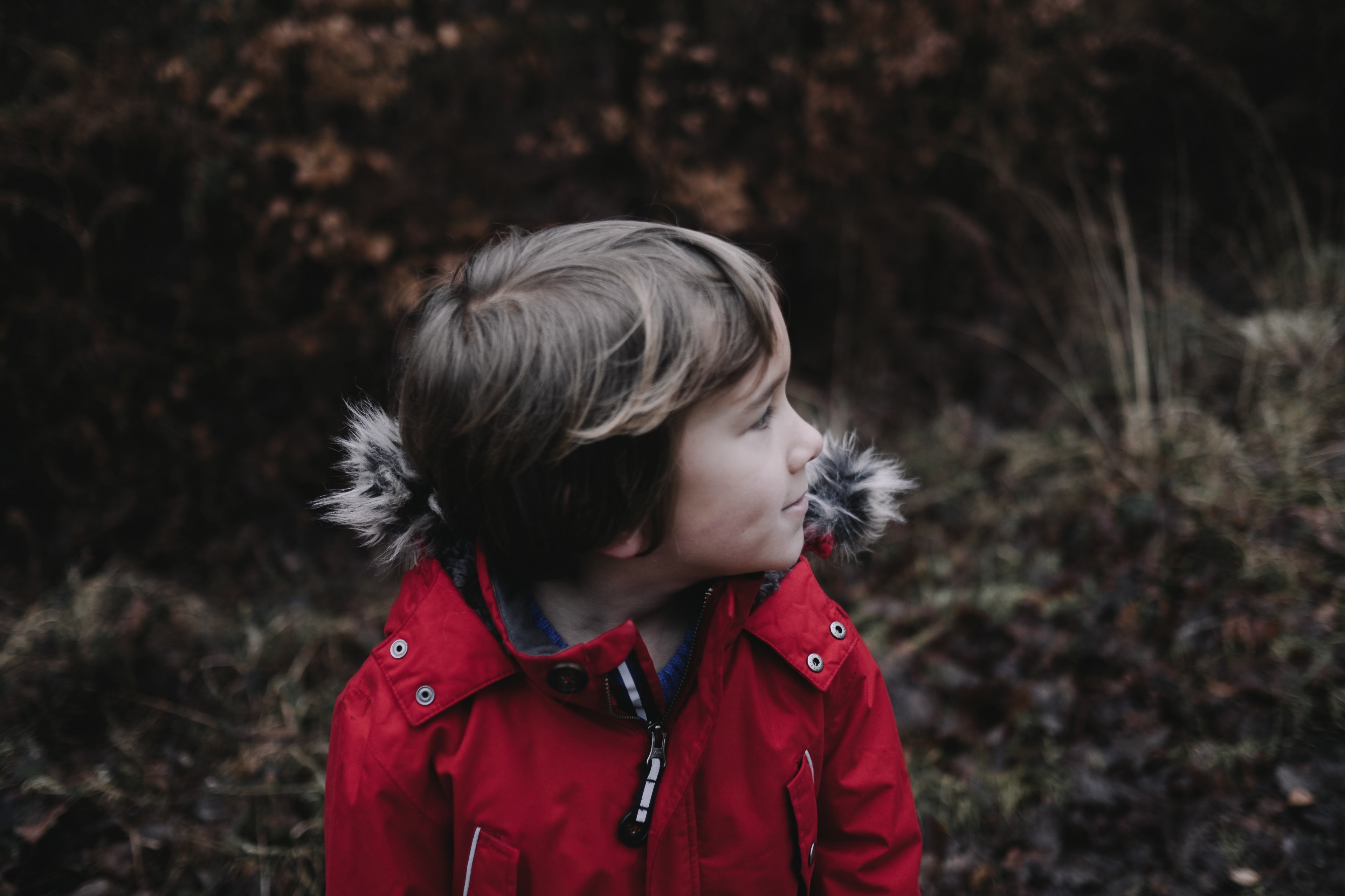 happy young boy in a red winter coat outside, kid in a red coat 4k, HD Wallpaper