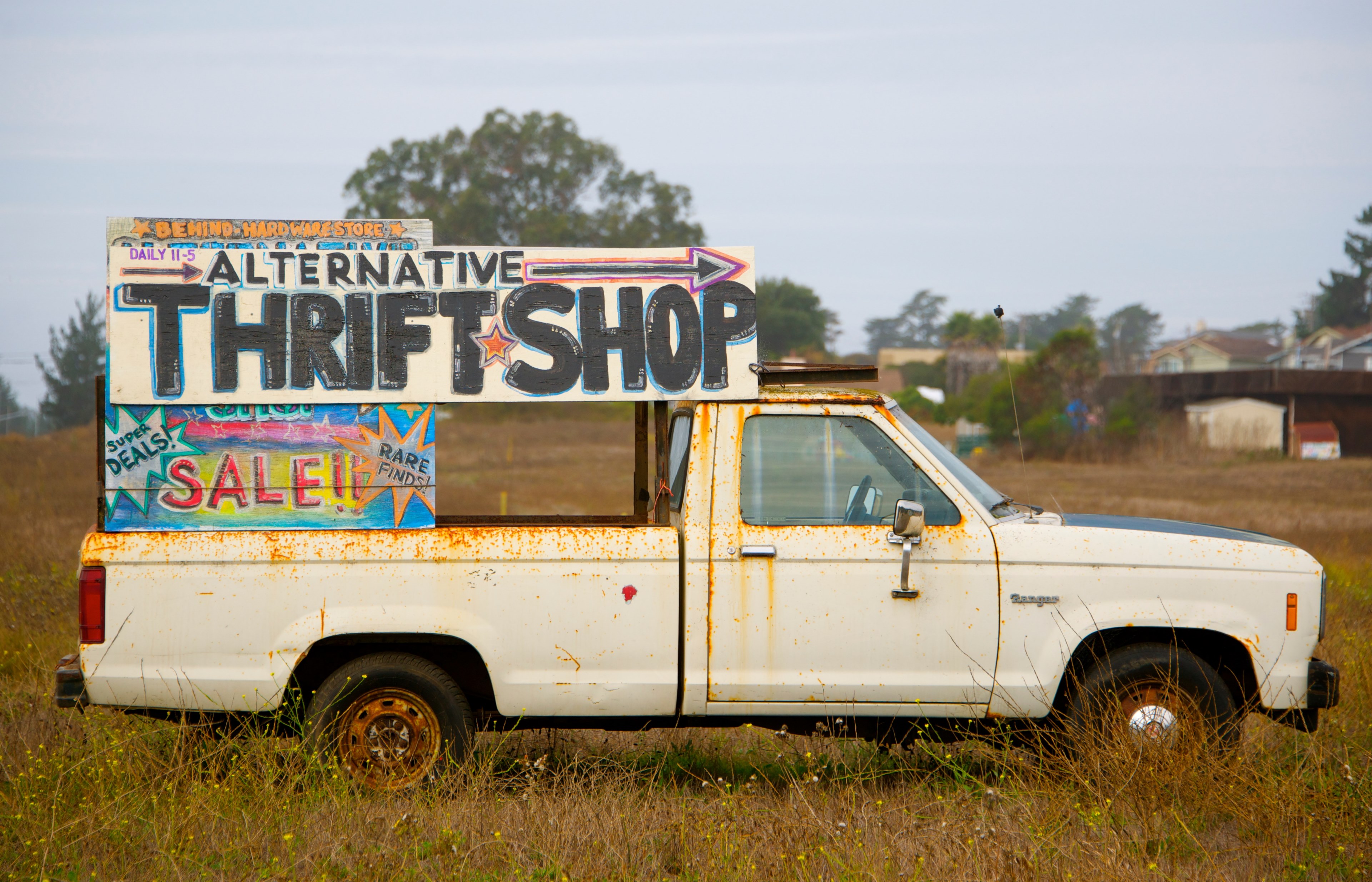 a rusty truck with a sign pointing towards a thrift shop, vintage truck 4k, HD Wallpaper