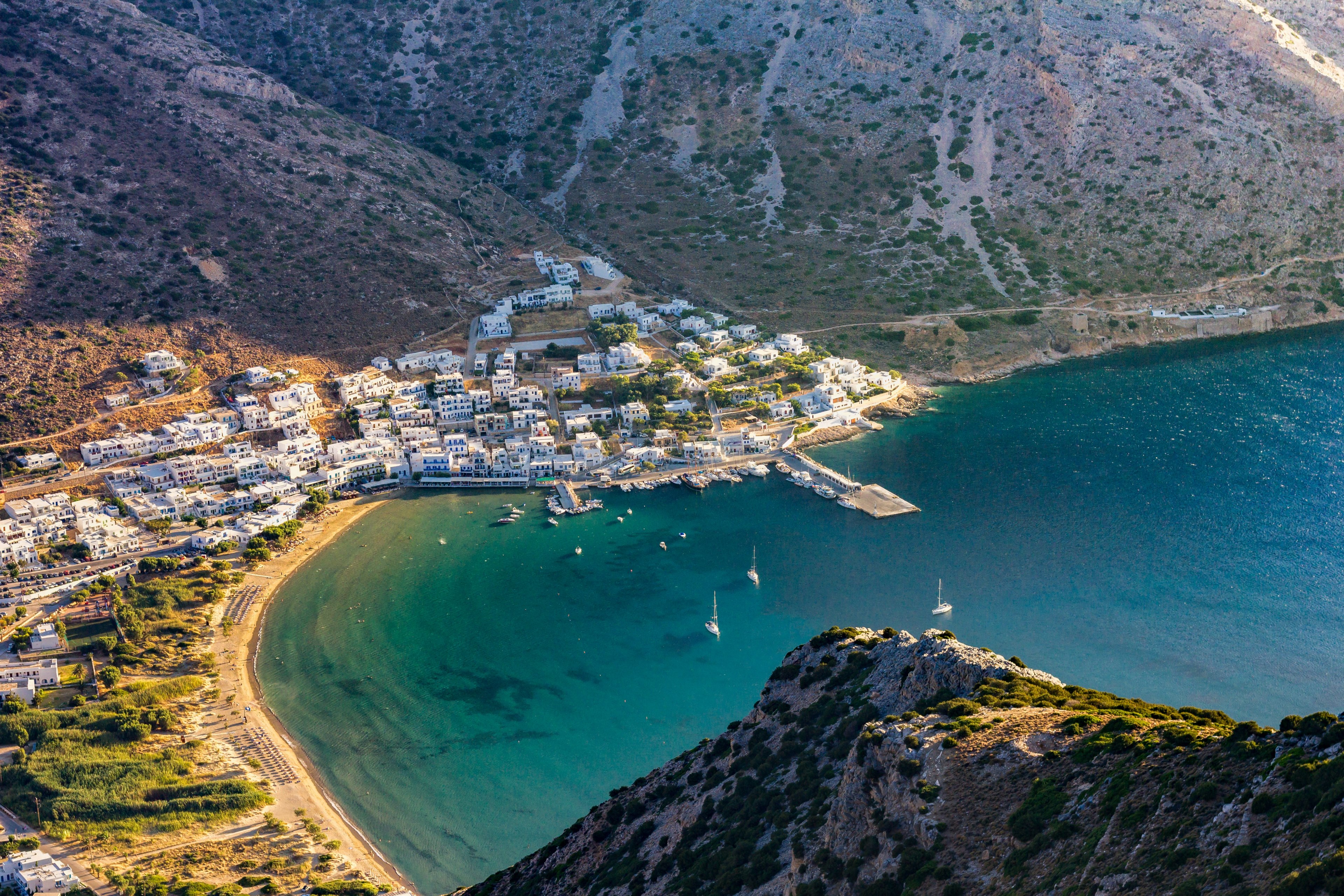 view of the mediterranean town of kamares with a harbor from a cliff, coastal town view from cliff 4k, HD Wallpaper