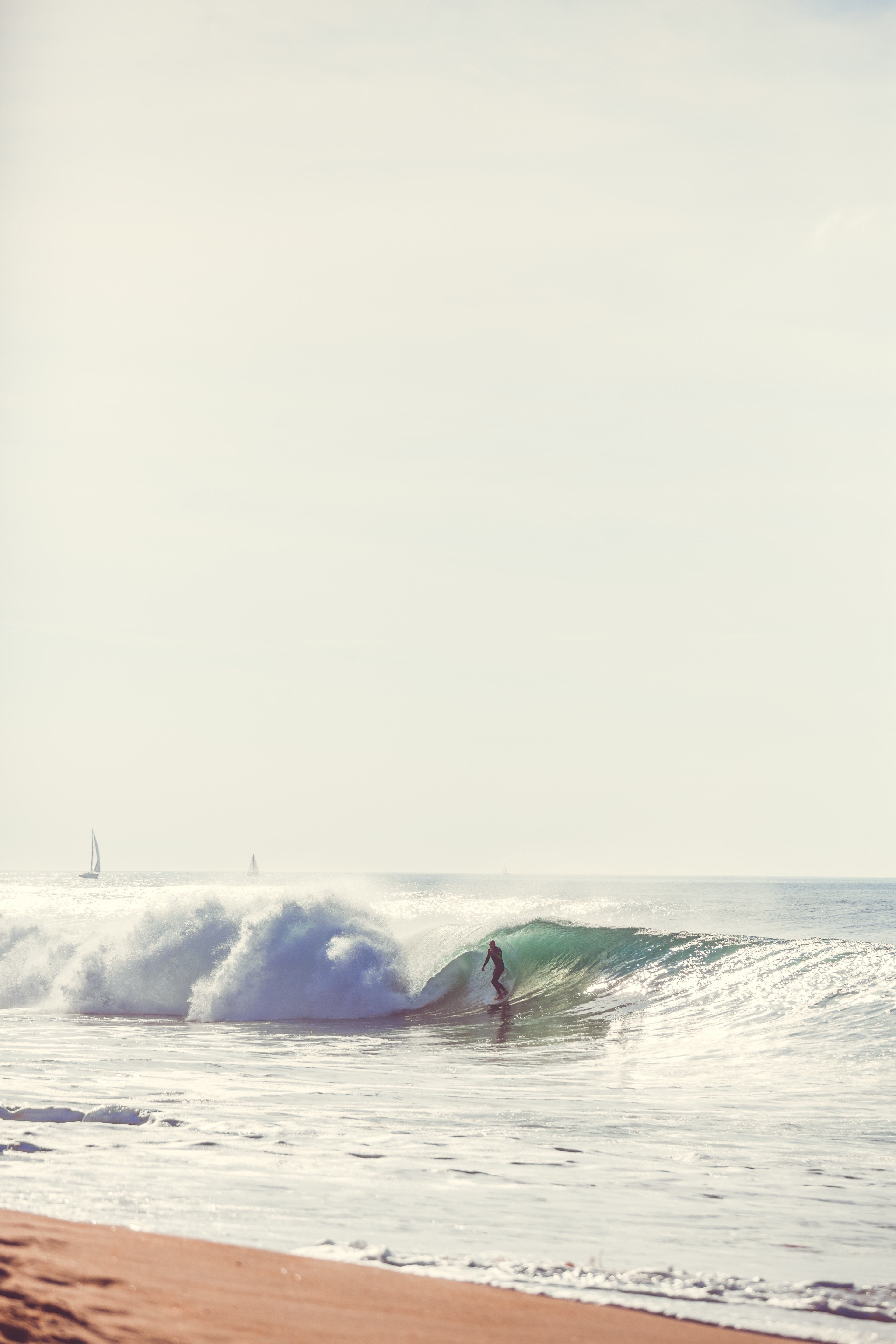 surfer surfing the wave near the beach at soorts hossegor, surfing with yachts 4k, Phone HD Wallpaper