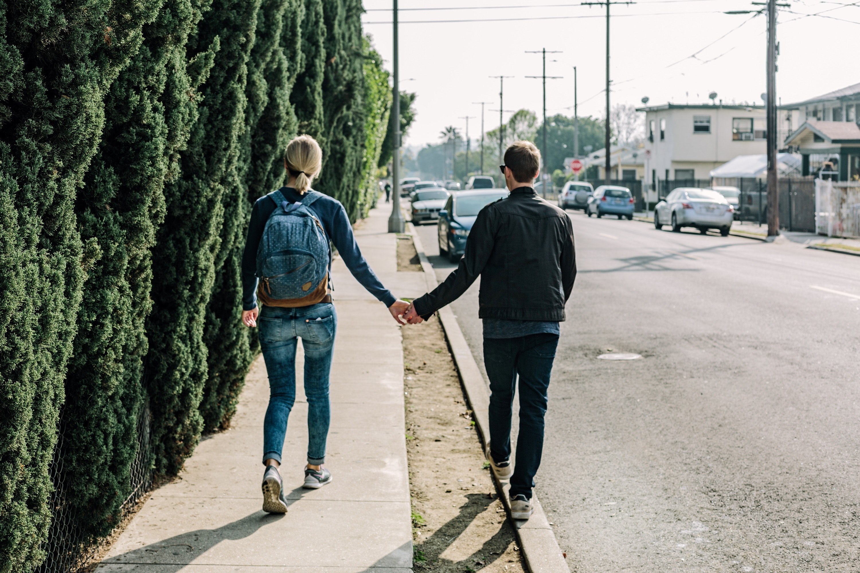 a couple walks holding hands one on the sidewalk and one on the curb, glendale couple 4k, HD Wallpaper