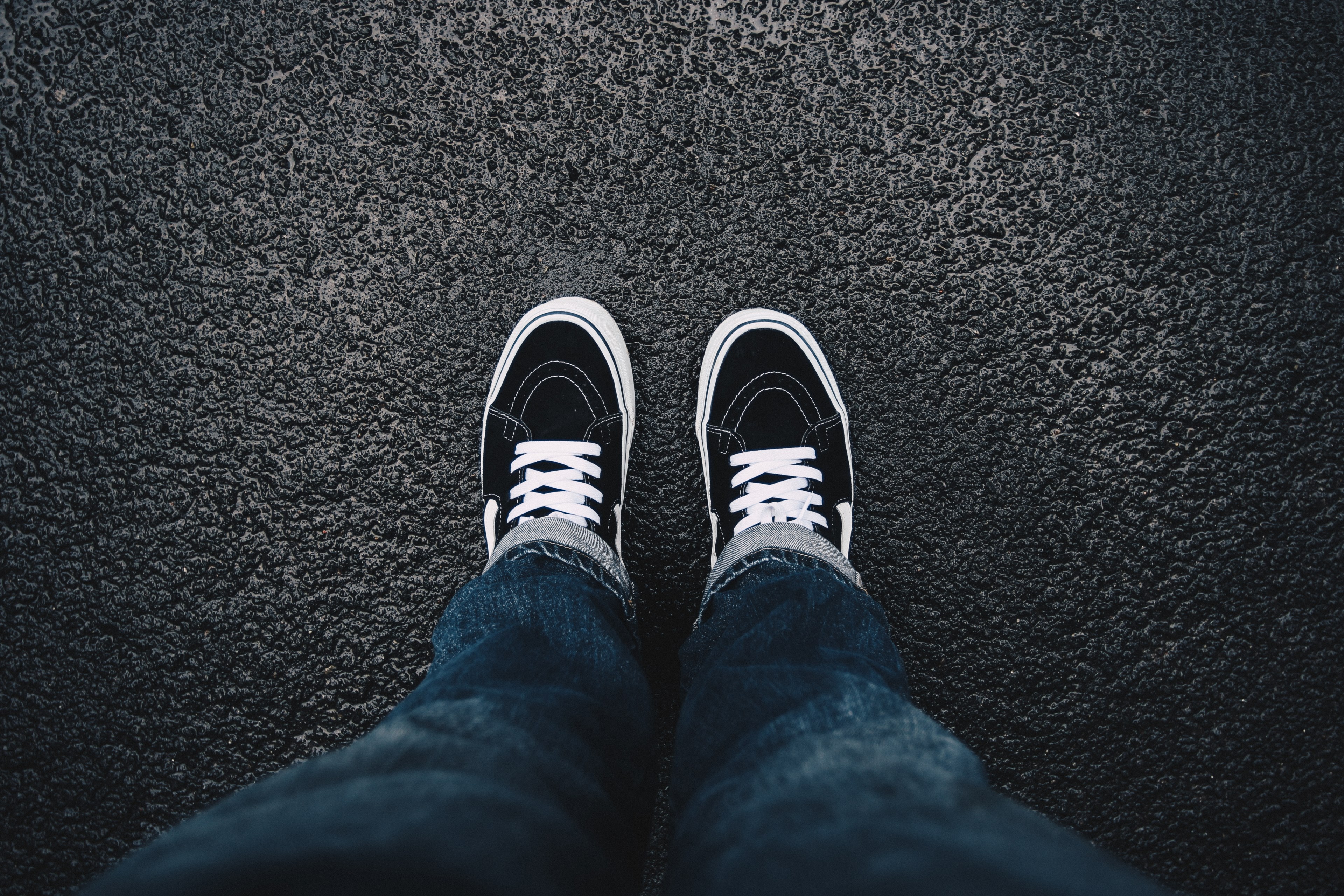 shoes feet trainers and sneakers 4k, HD Wallpaper