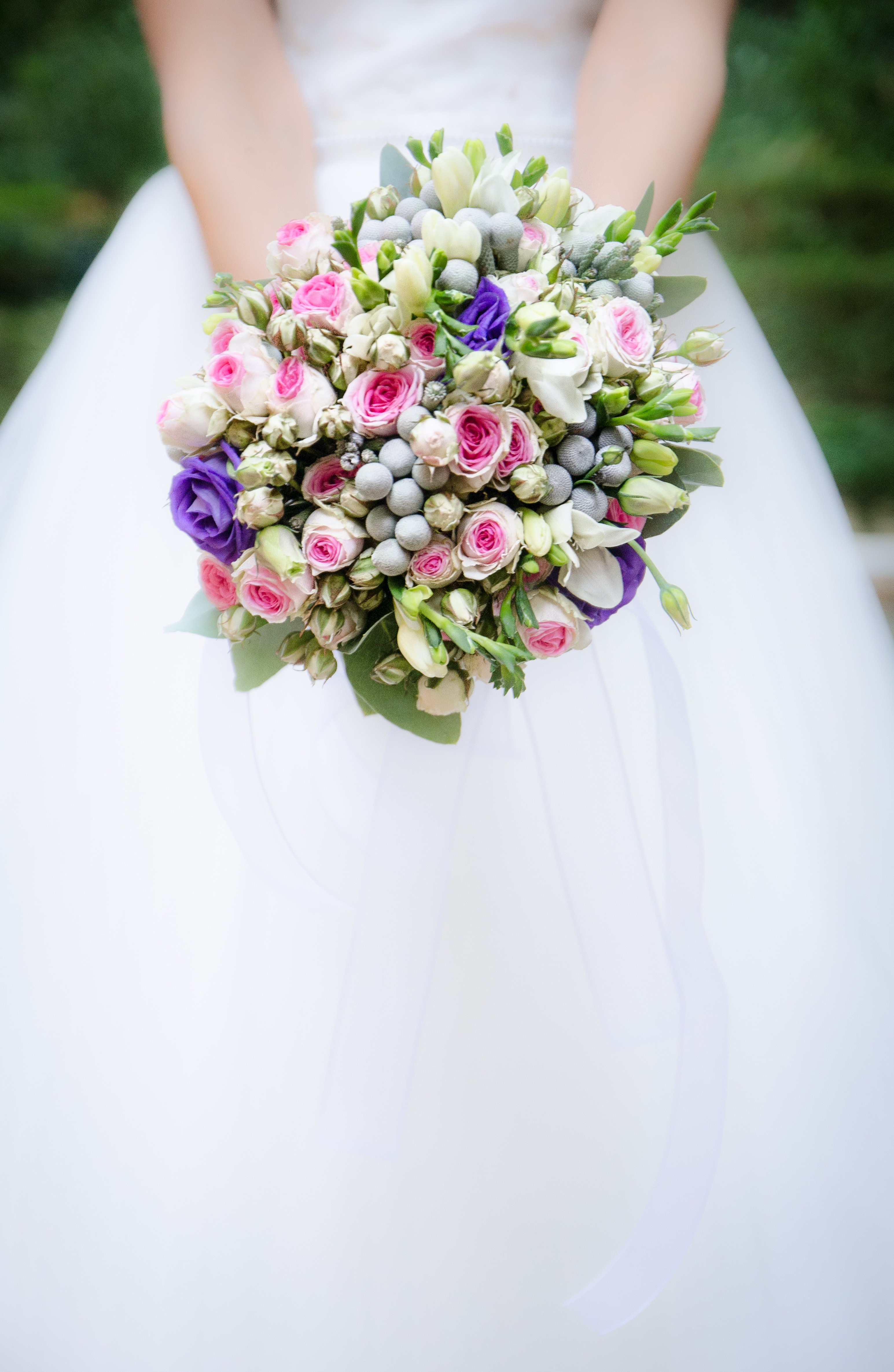 a bride in a wedding dress holding a magnificent bridal bouquet, bride with a regal bouquet 4k, Phone HD Wallpaper