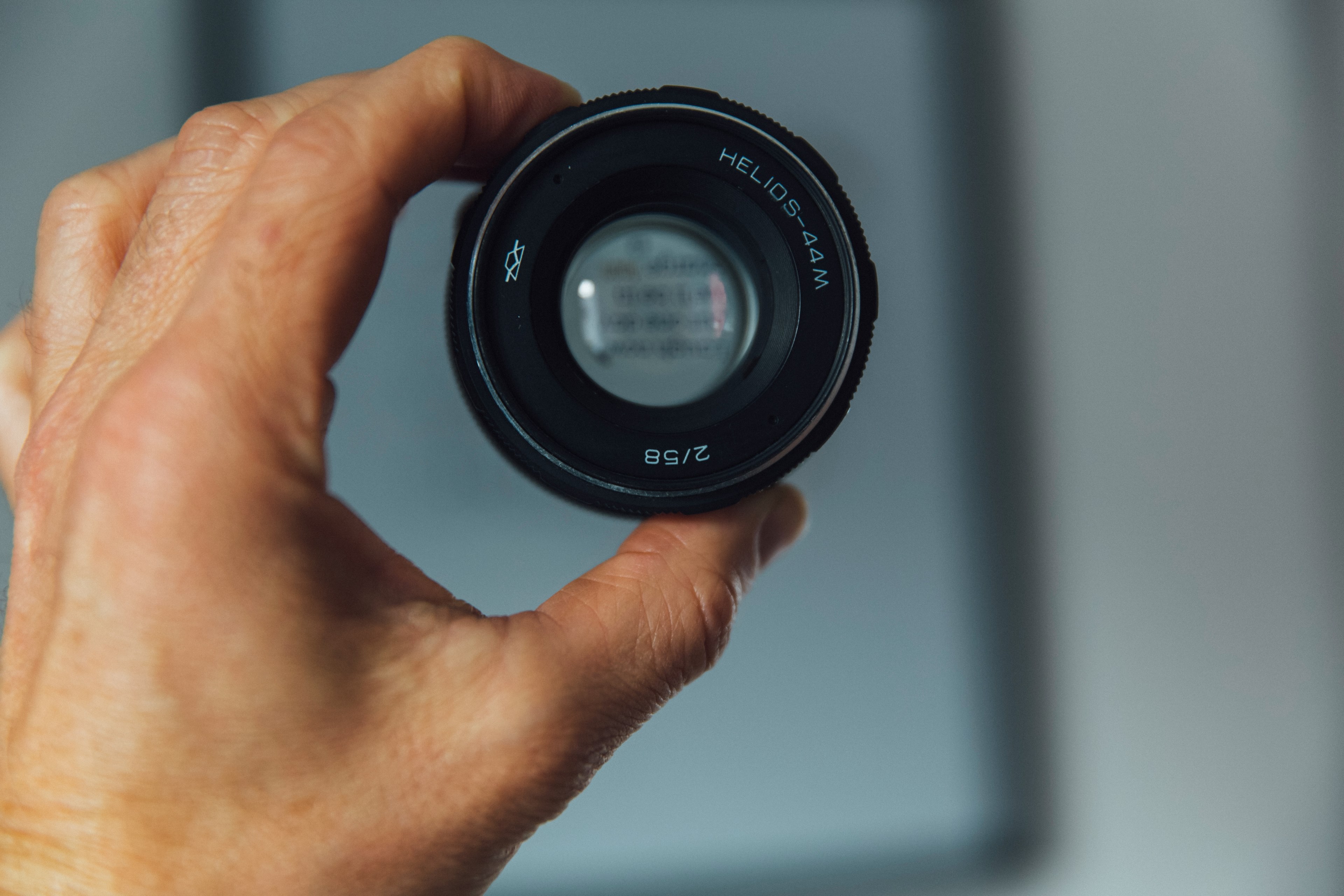 len lense hand and optometrist 4k, HD Wallpaper