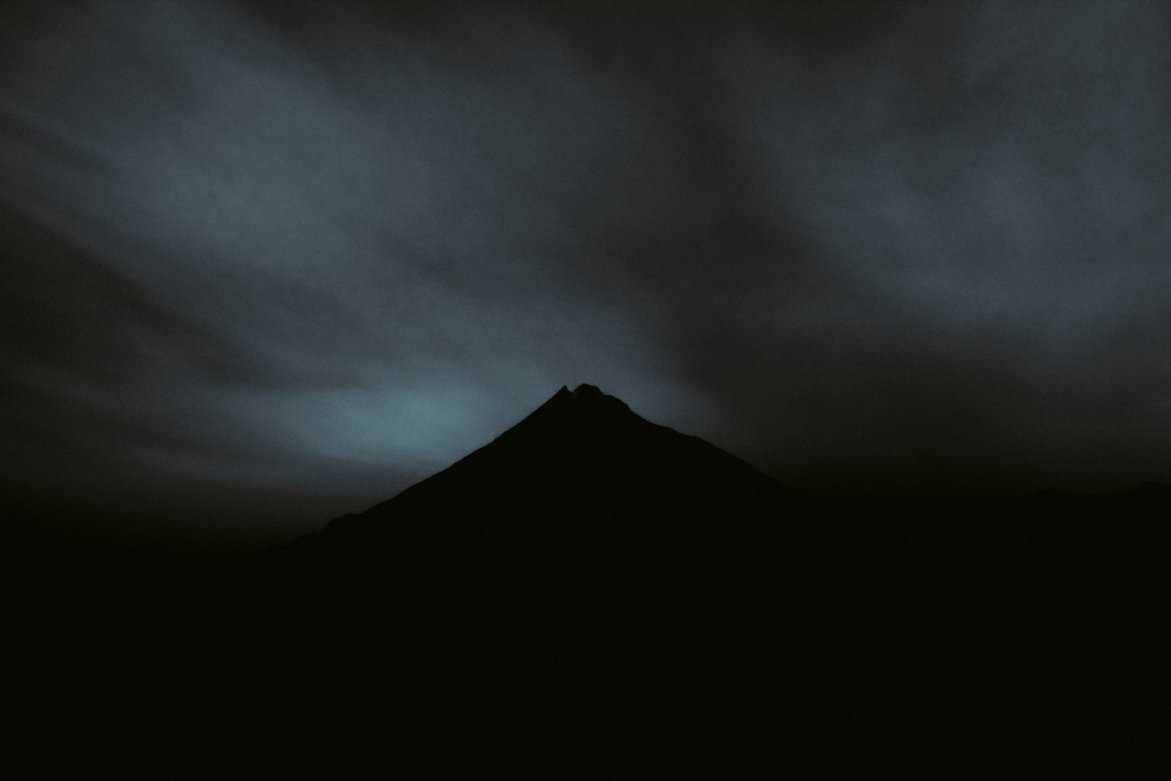 ominous light 4k, HD Wallpaper