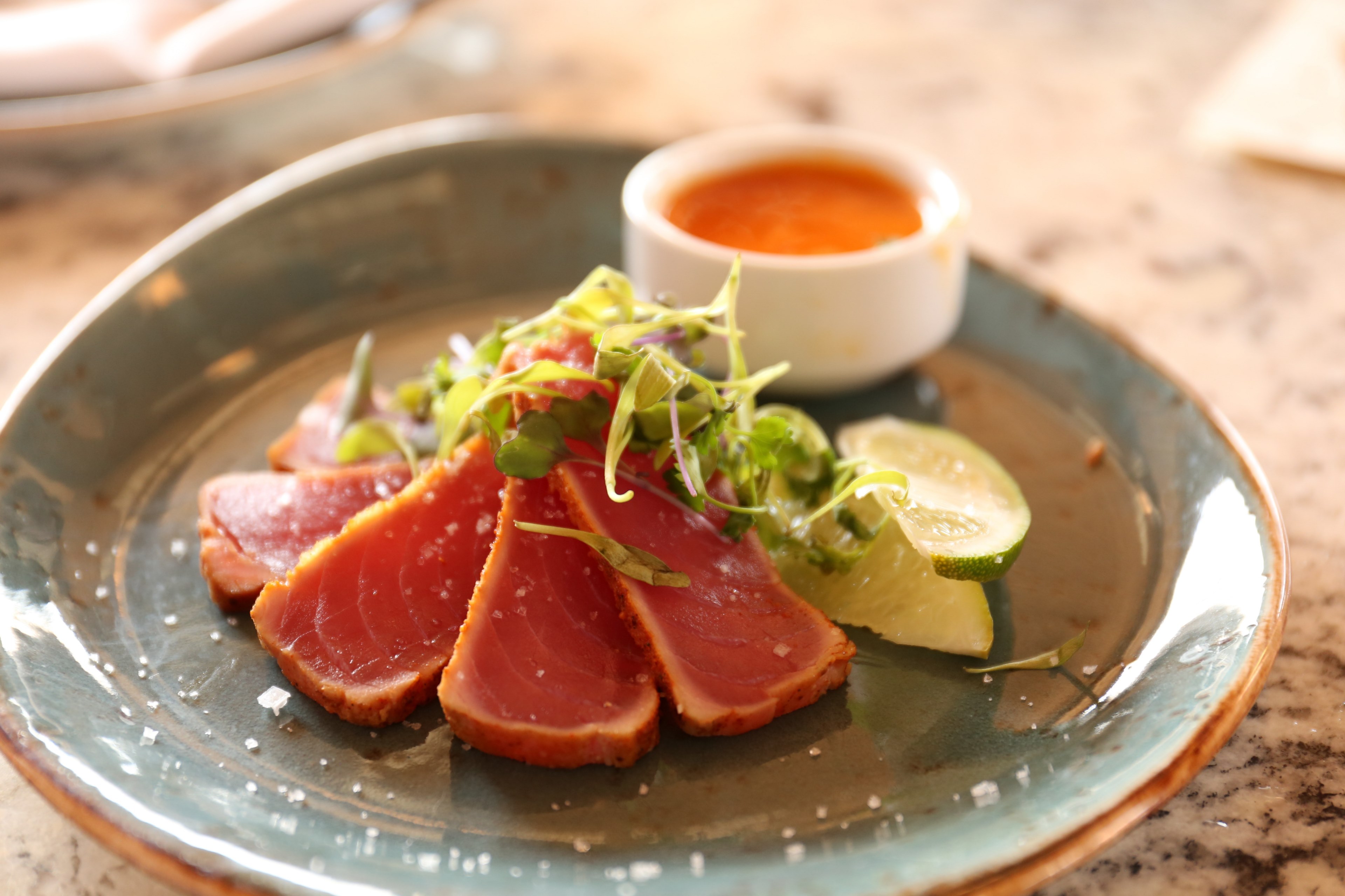 a saucer of sliced raw fish garnished with herbs and lime served with an orange dipping sauce, seared tuna 4k, HD Wallpaper