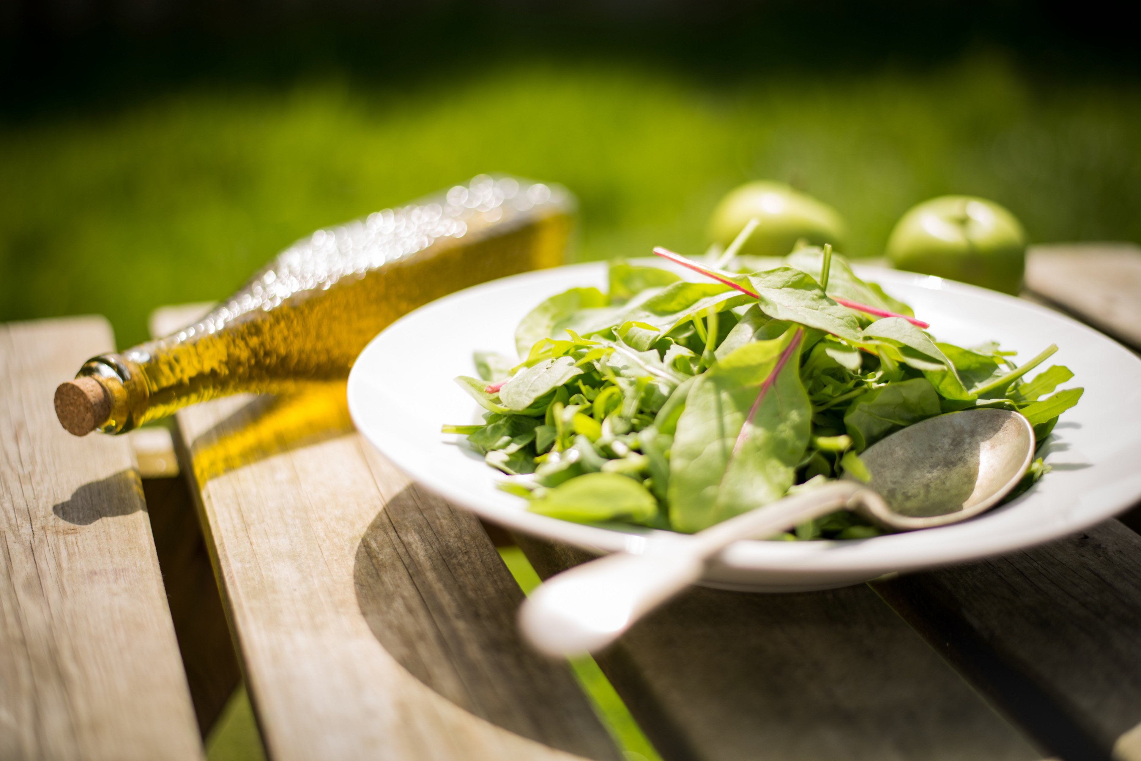 bowl of fresh salad greens with apple and olive oil, fresh salad 4k, HD Wallpaper