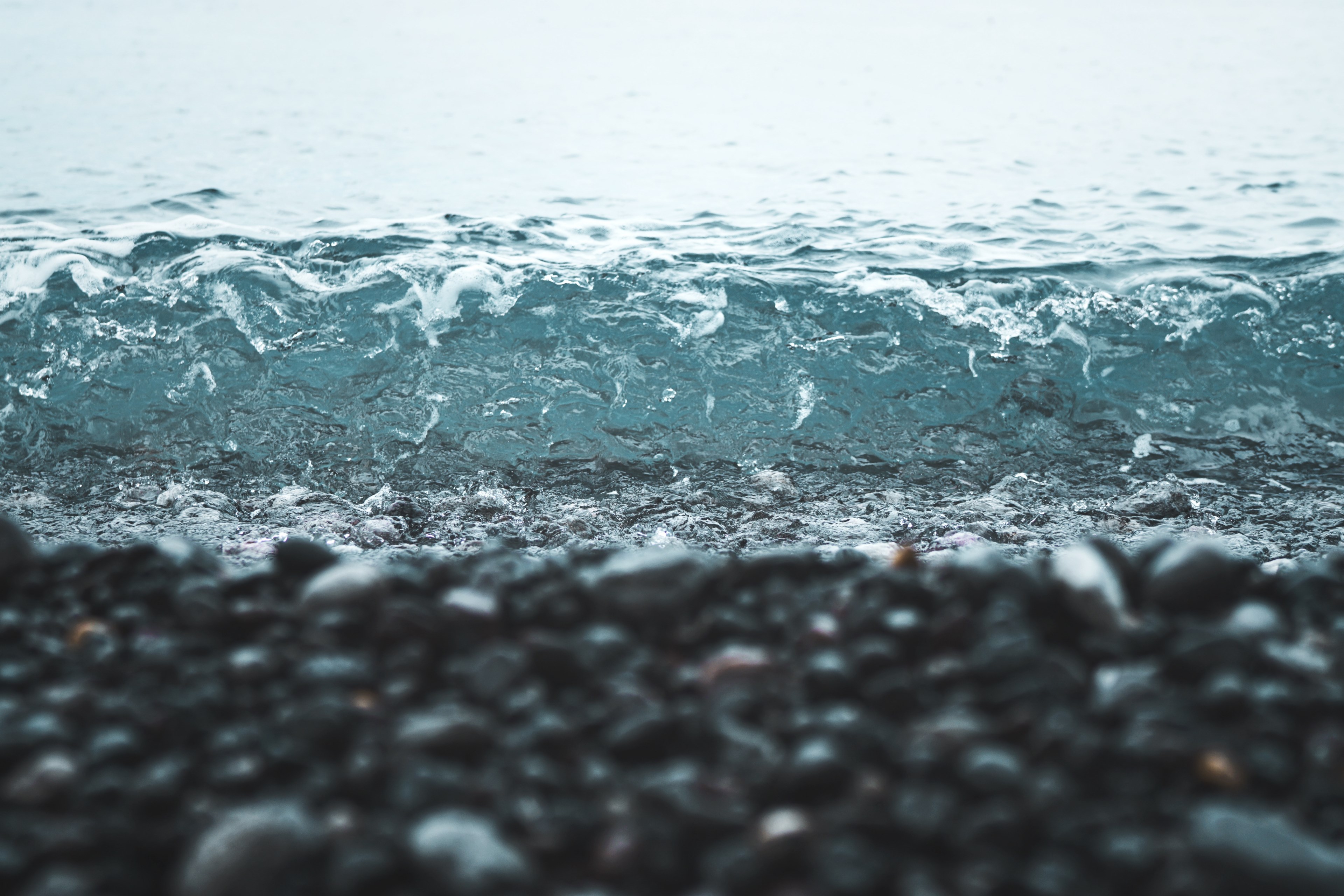 small wave washing on a pebble beach, wave washing on pebble beach 4k, HD Wallpaper