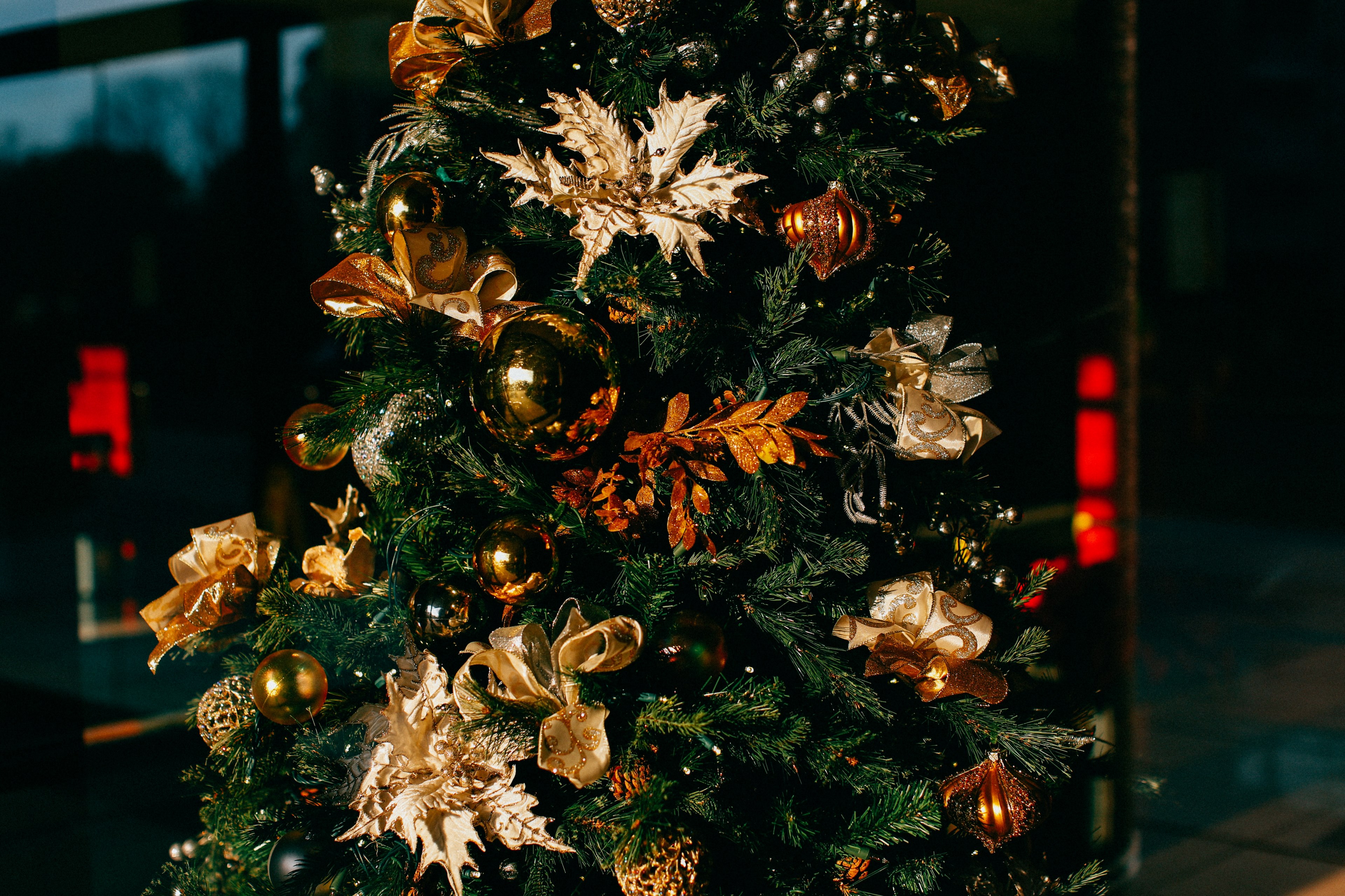 christmas tree tree decoration and bauble 4k, HD Wallpaper