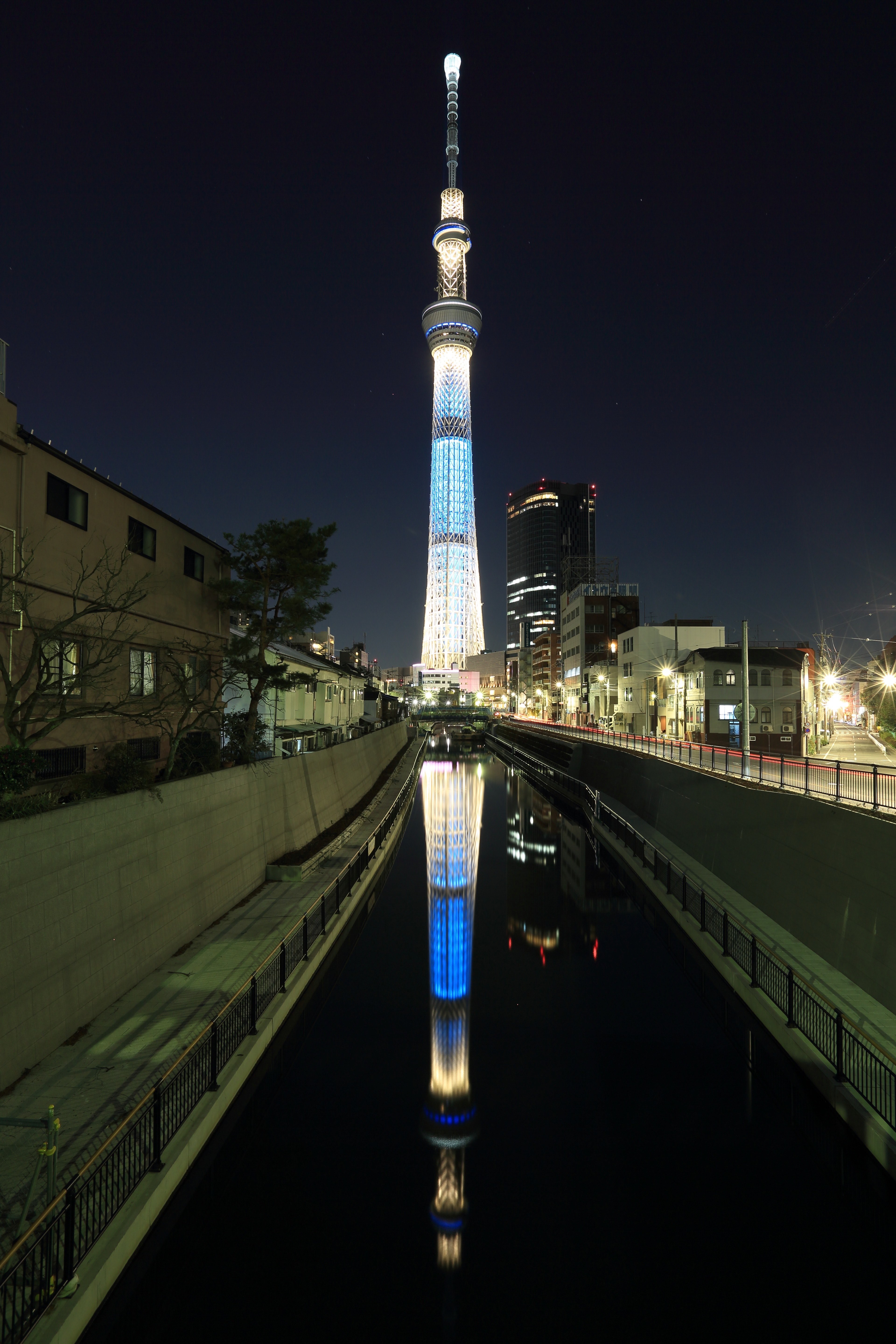 tall city tower lit up at night downtown, urban landmarks 4k, Phone HD Wallpaper