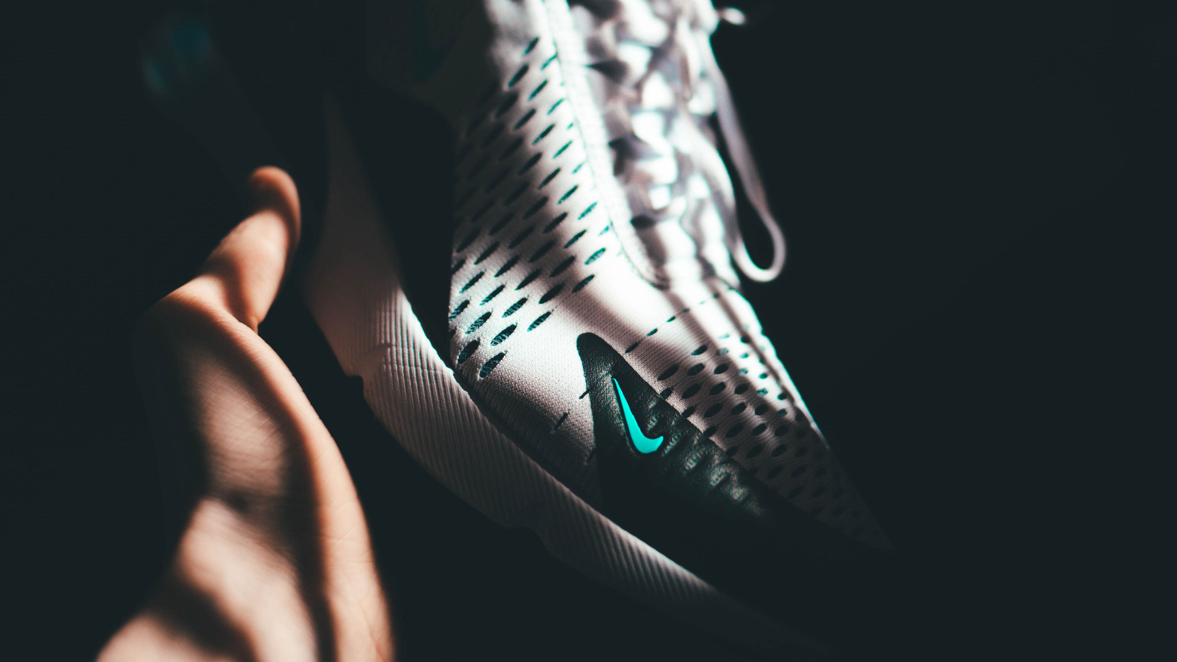 sneaker, hand, dark, 4k, HD Wallpaper