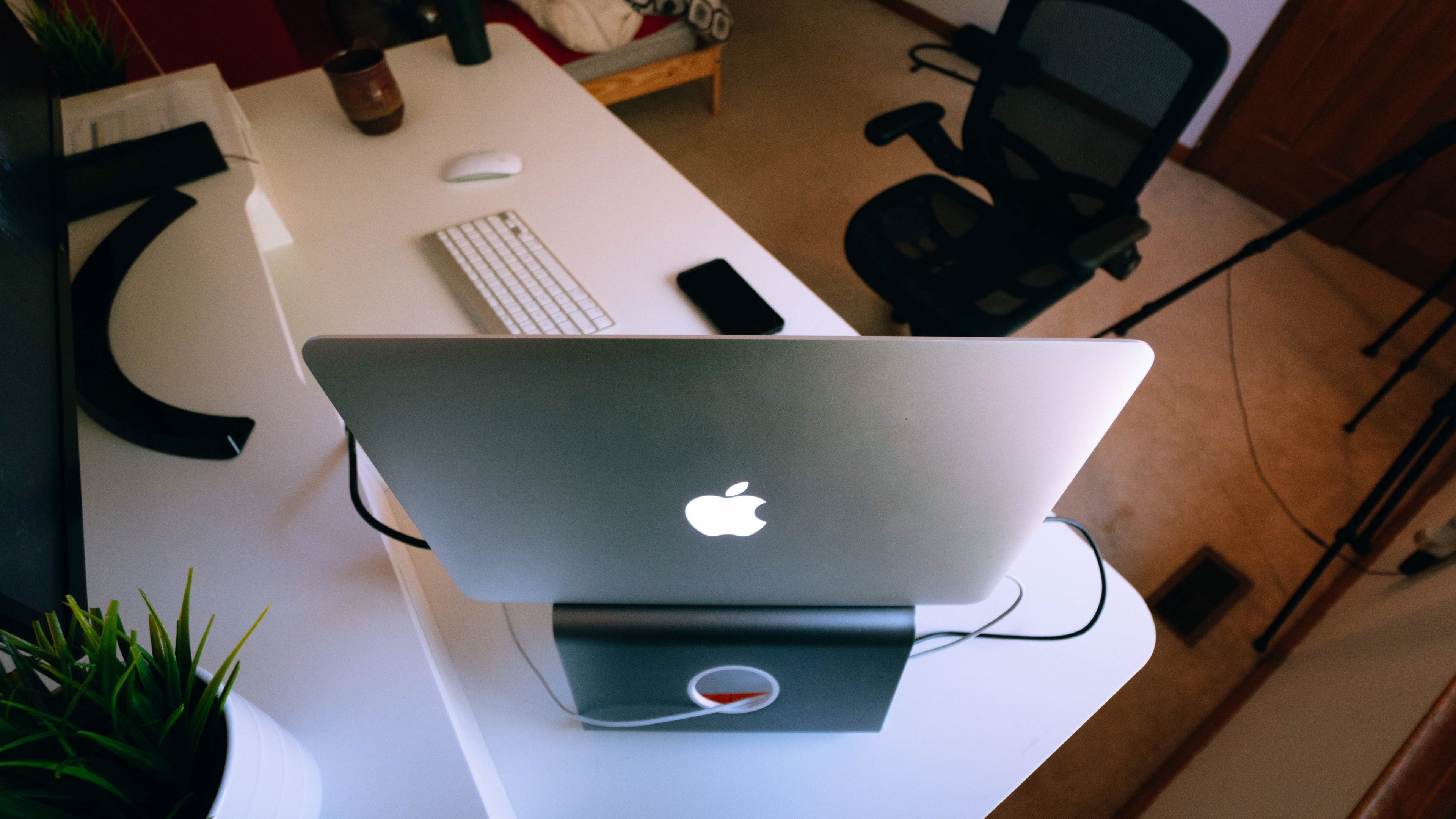 laptop computer desk and keyboard 4k, HD Wallpaper