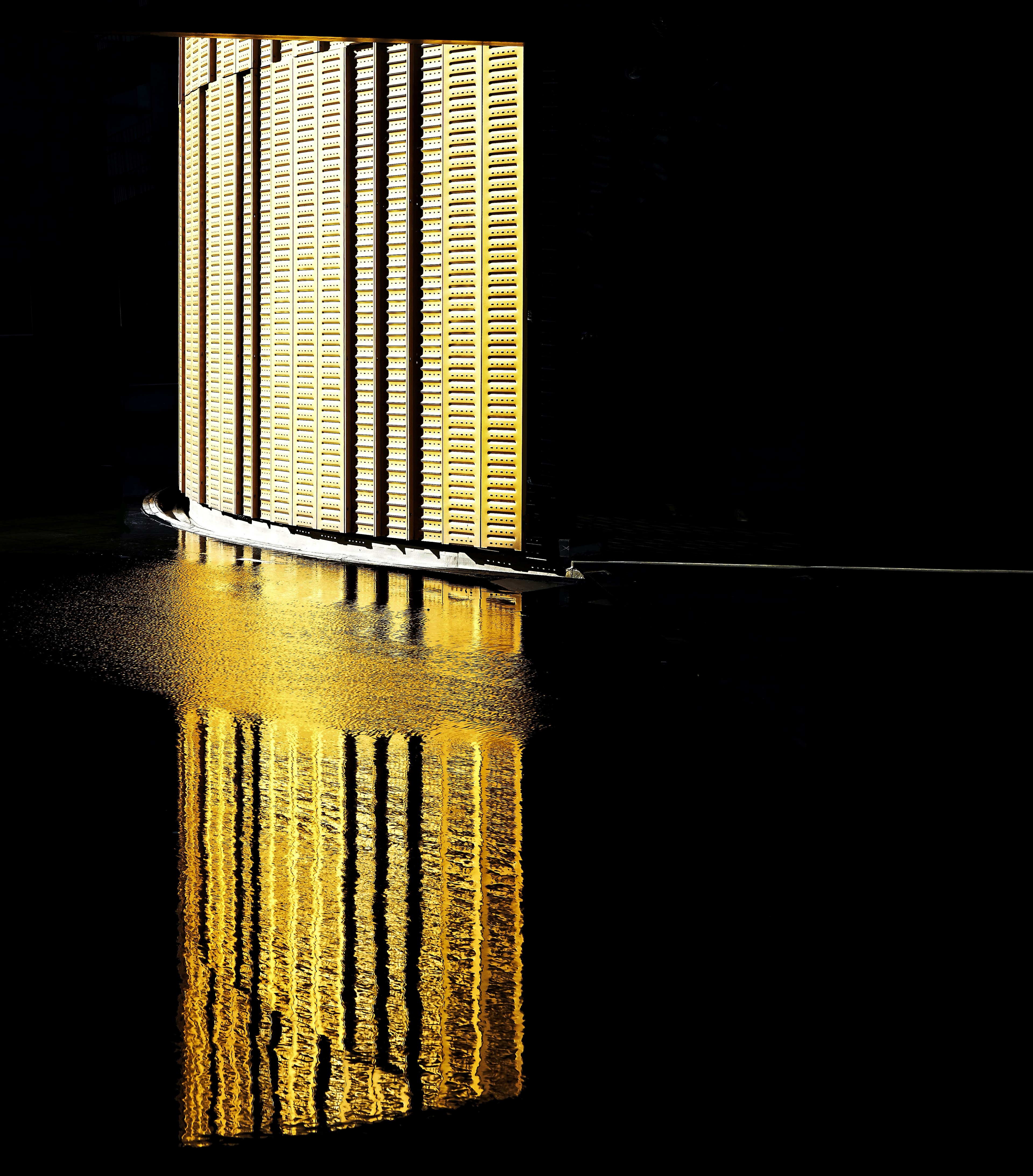 the reflection of a brightly lit wall on the water surface at fiera milano rho p5, _golden reflection 4k, Phone HD Wallpaper