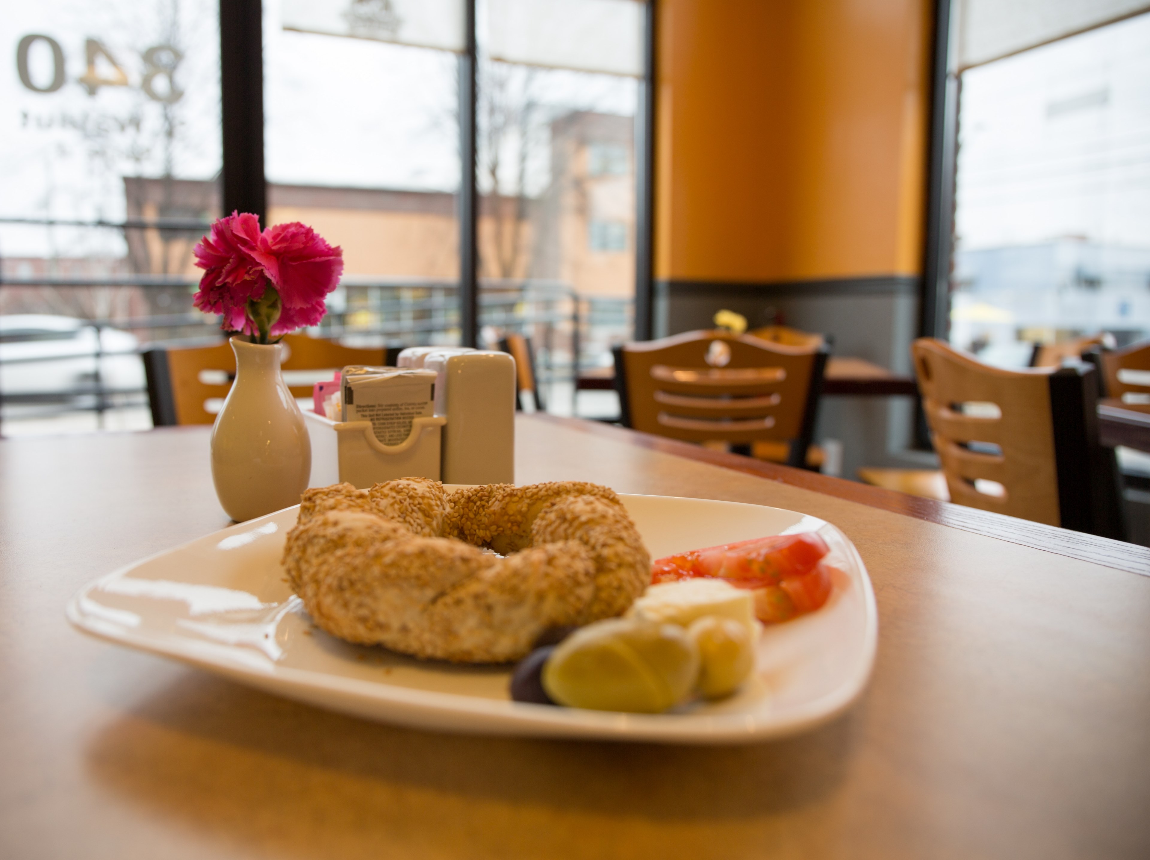 bagel for breakfast at a cafe diner, breakfast at a diner 4k, HD Wallpaper