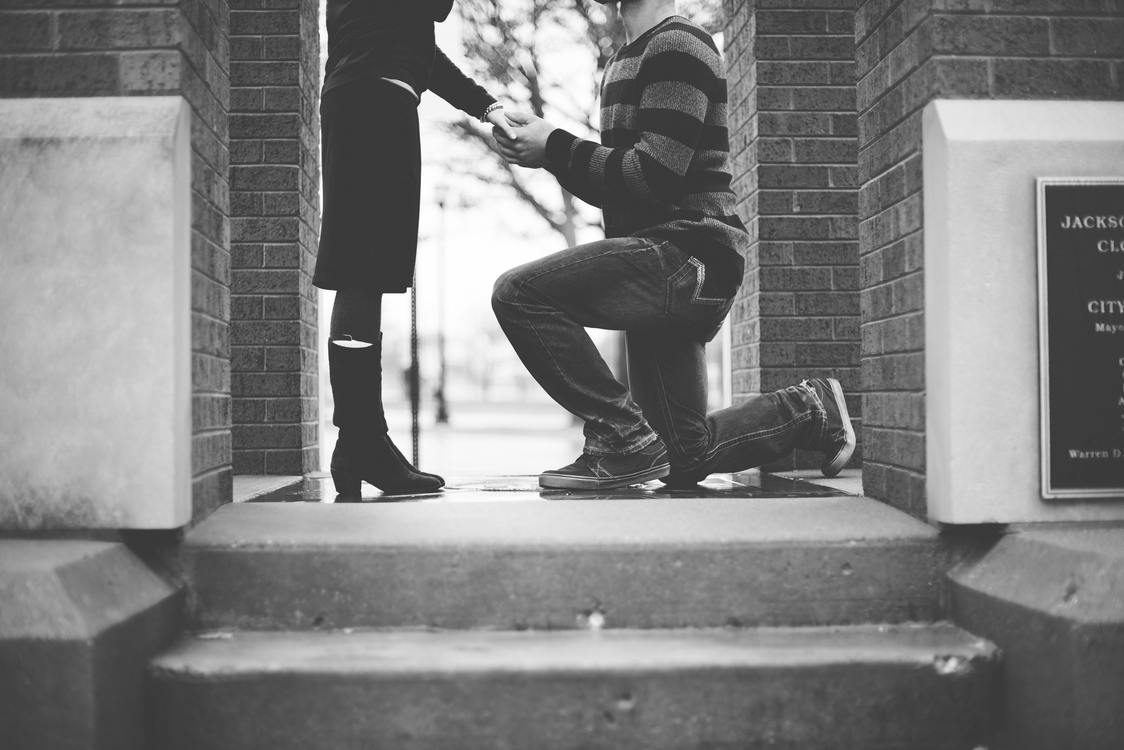 black and white photo of man bent on one knew proposing to his girlfriend, will you marry me 4k, HD Wallpaper