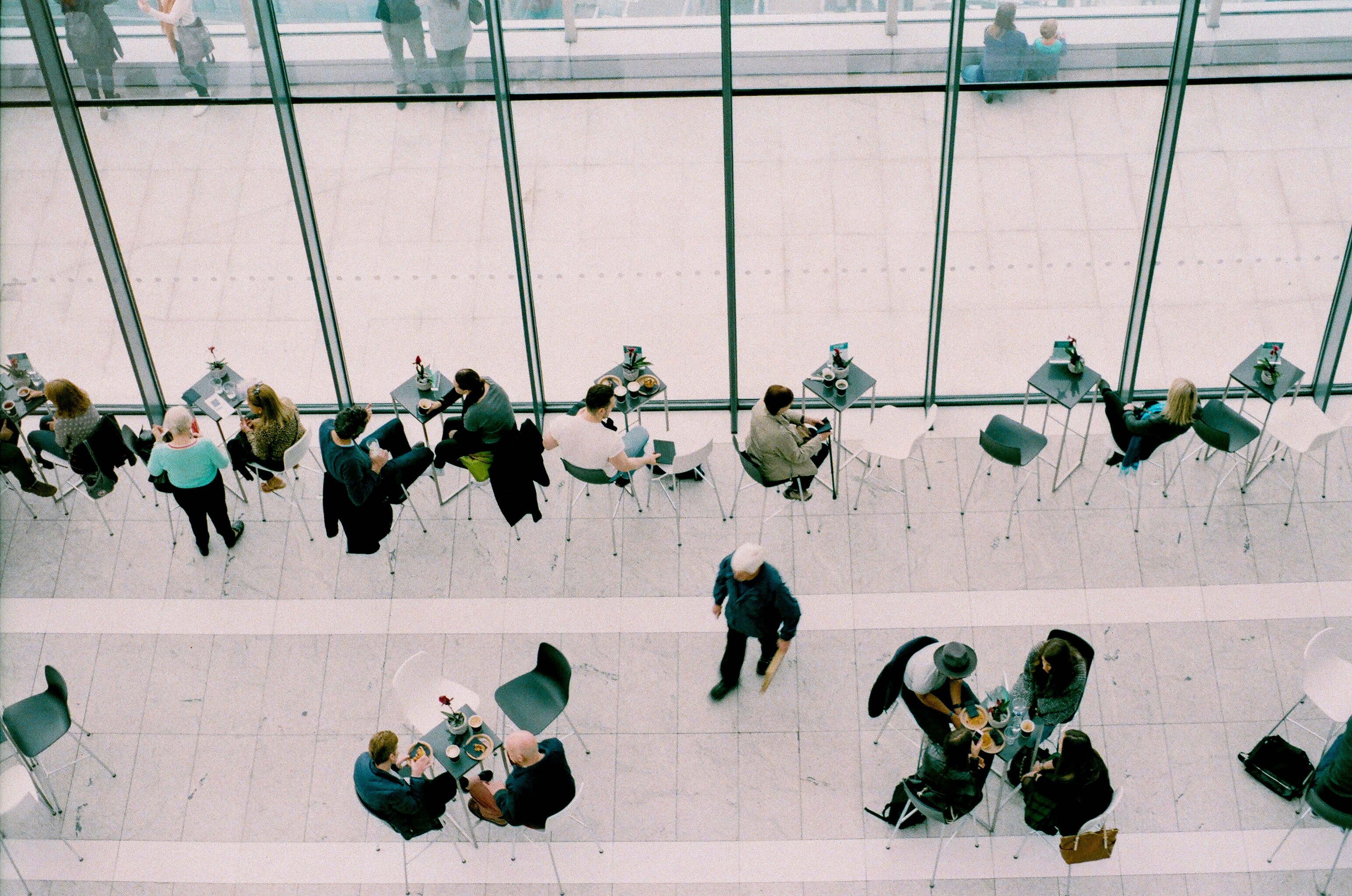 an overhead shot of people eating and talking at tables in a public space, people at lunch from above 4k, HD Wallpaper